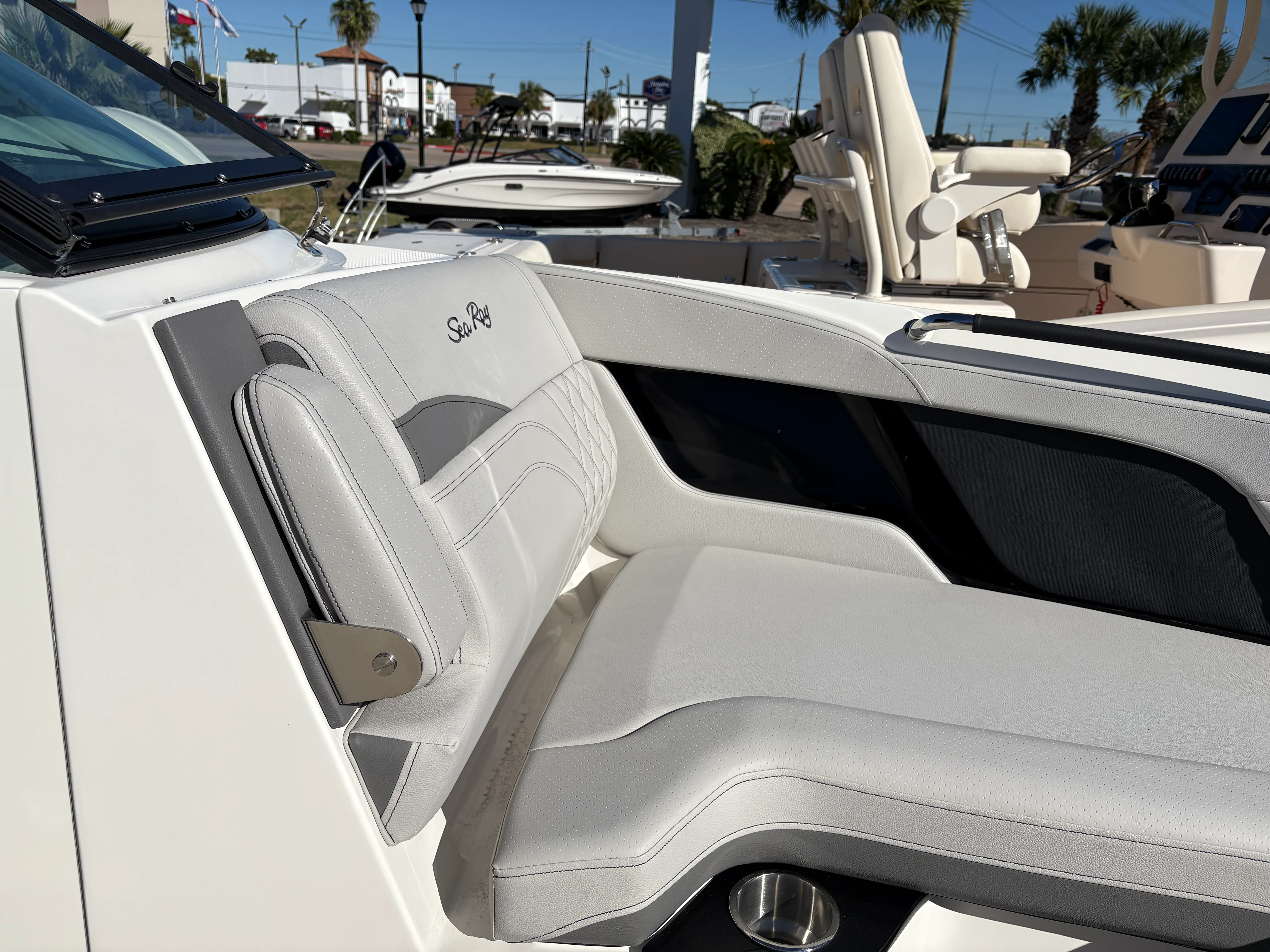 2025 Sea Ray SLX 260 Outboard Image Thumbnail #15