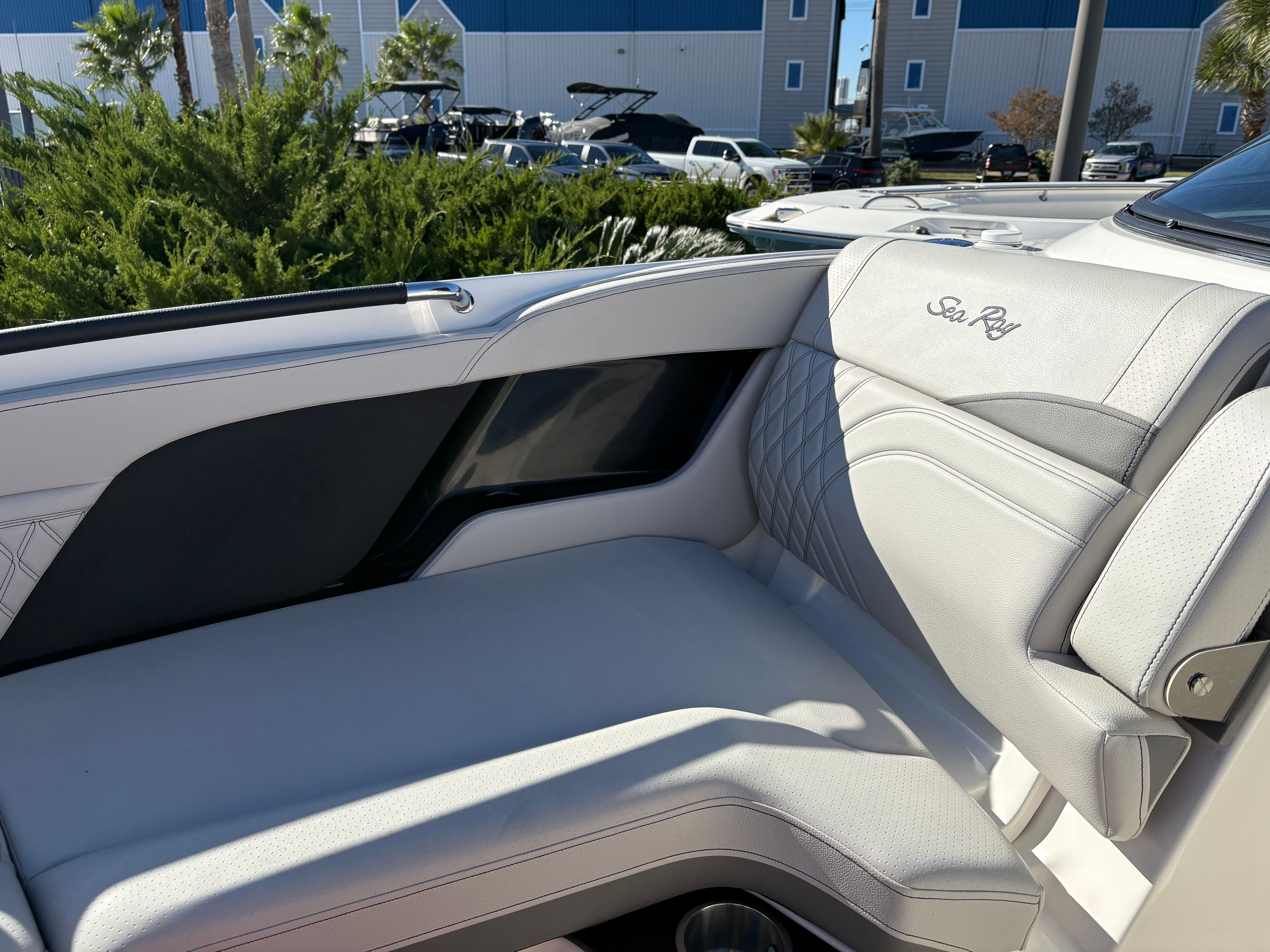 2025 Sea Ray SLX 260 Outboard Image Thumbnail #14