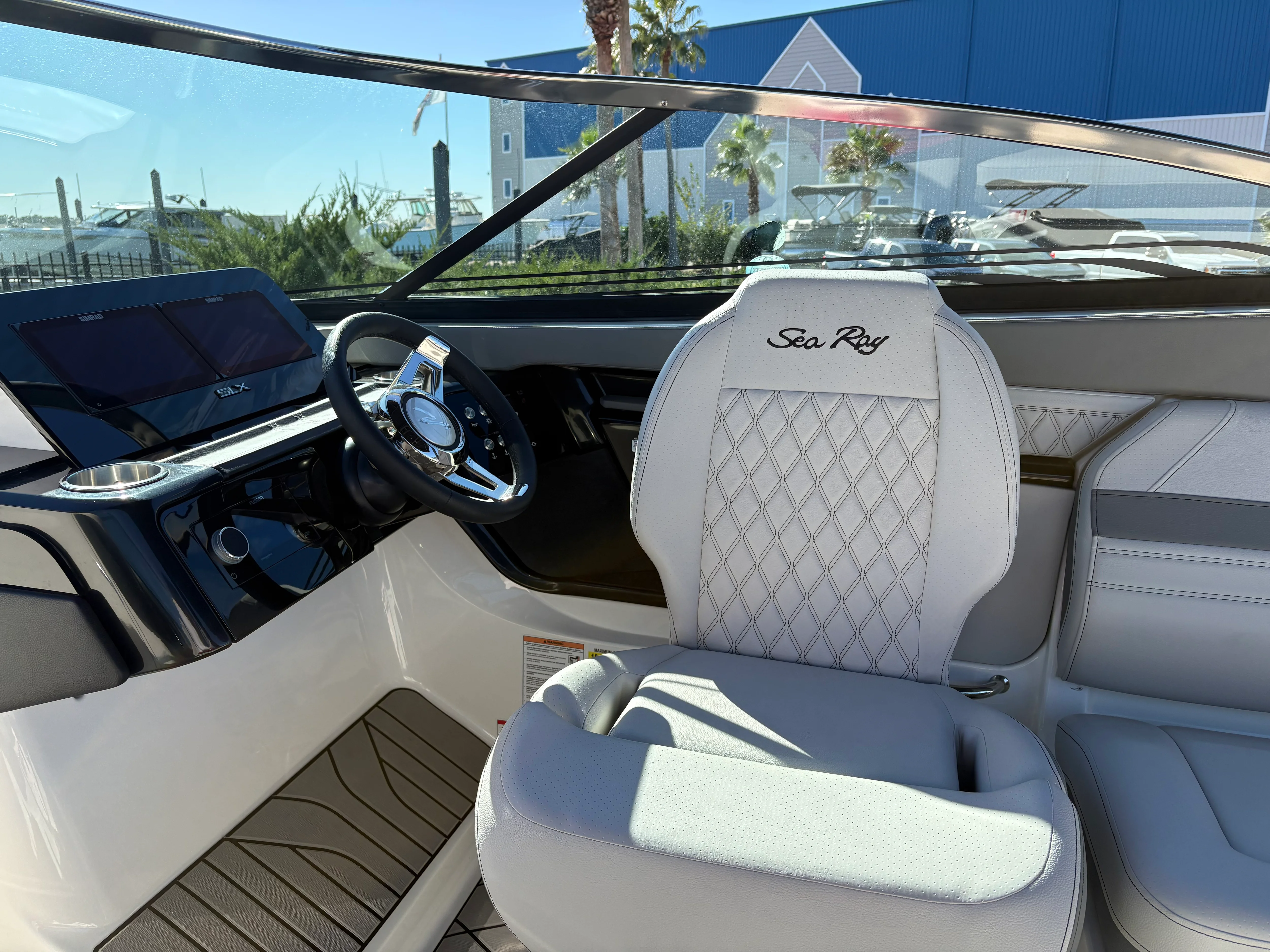 2025 Sea Ray SLX 260 Outboard Image Thumbnail #6