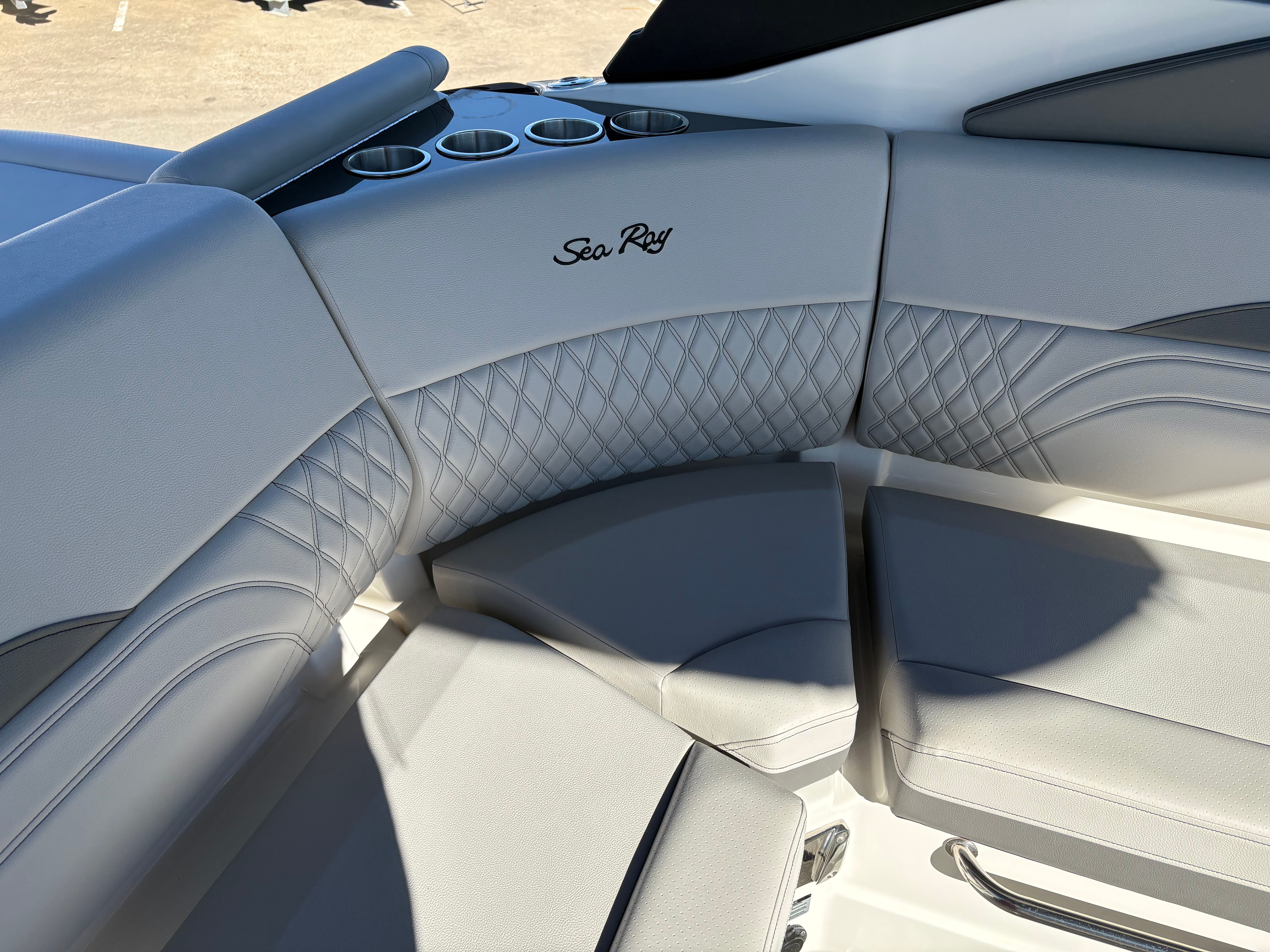 2025 Sea Ray SLX 260 Outboard Image Thumbnail #3