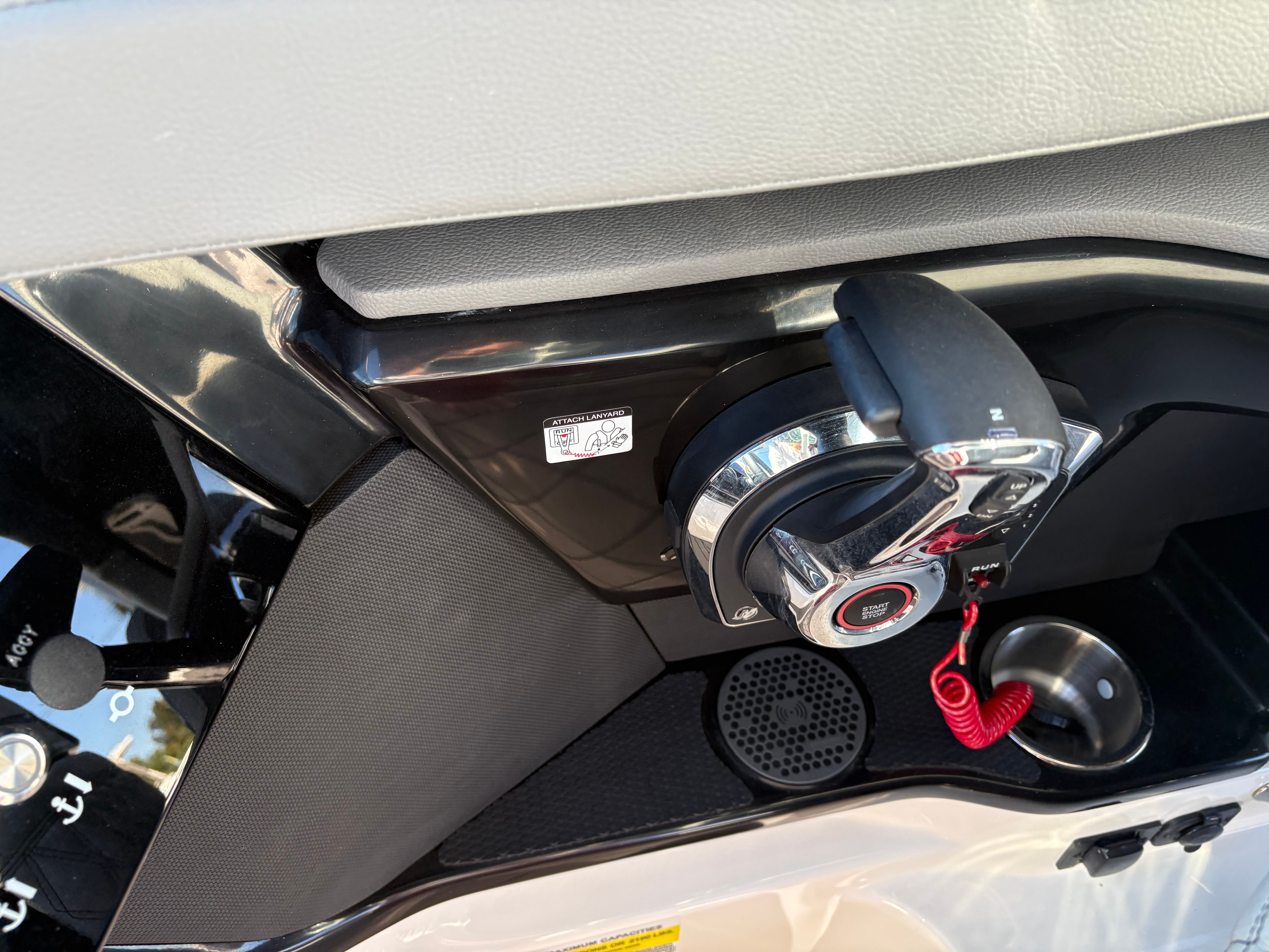 2025 Sea Ray SLX 260 Outboard Image Thumbnail #8