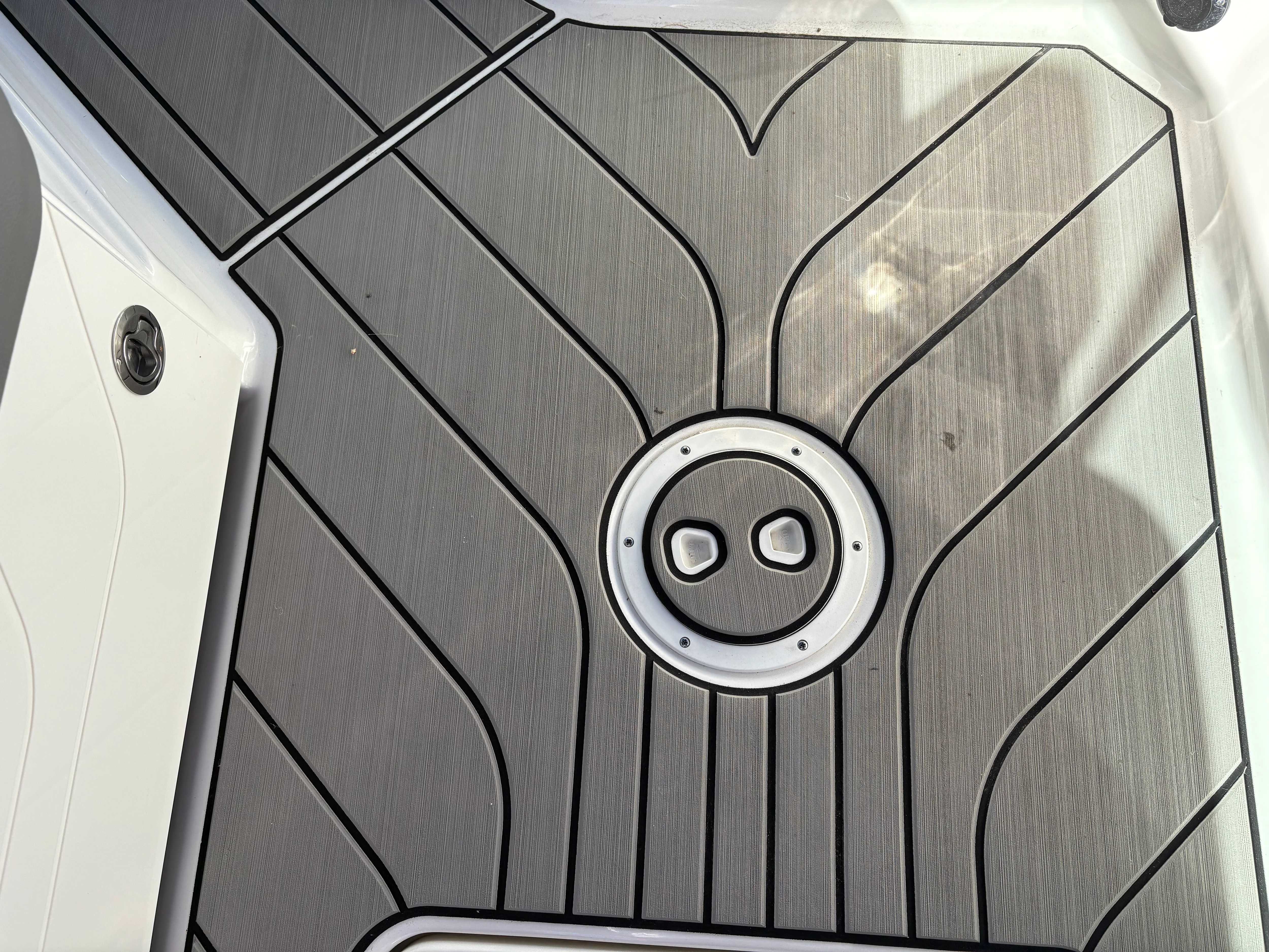 2025 Sea Ray SLX 260 Outboard Image Thumbnail #9