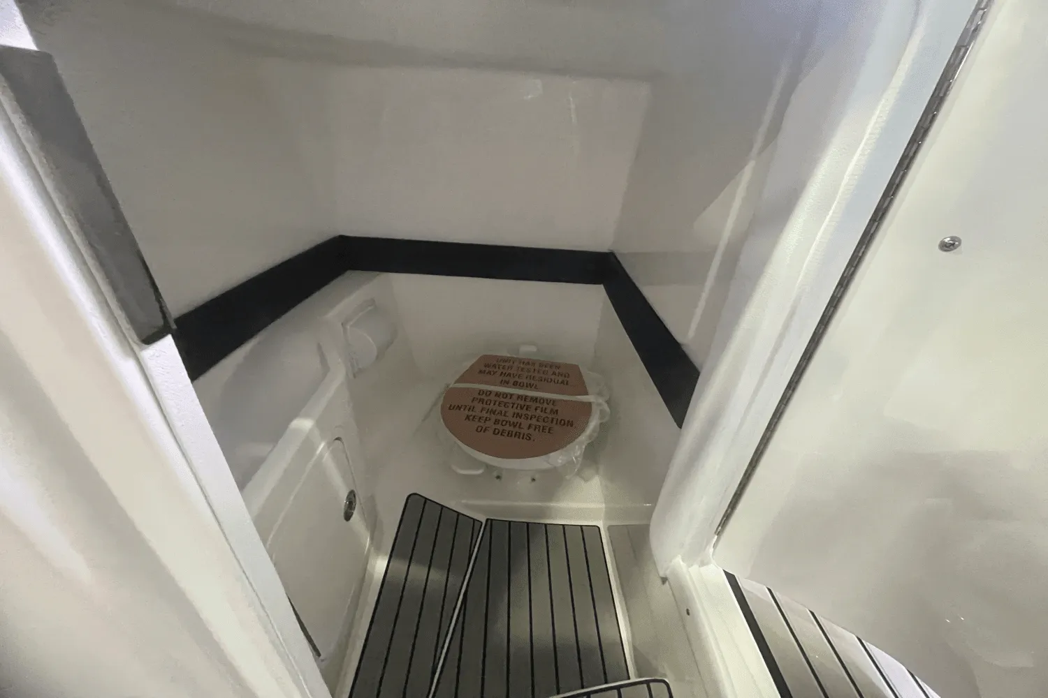 2025 Sea Ray SLX 260 Outboard Image Thumbnail #11