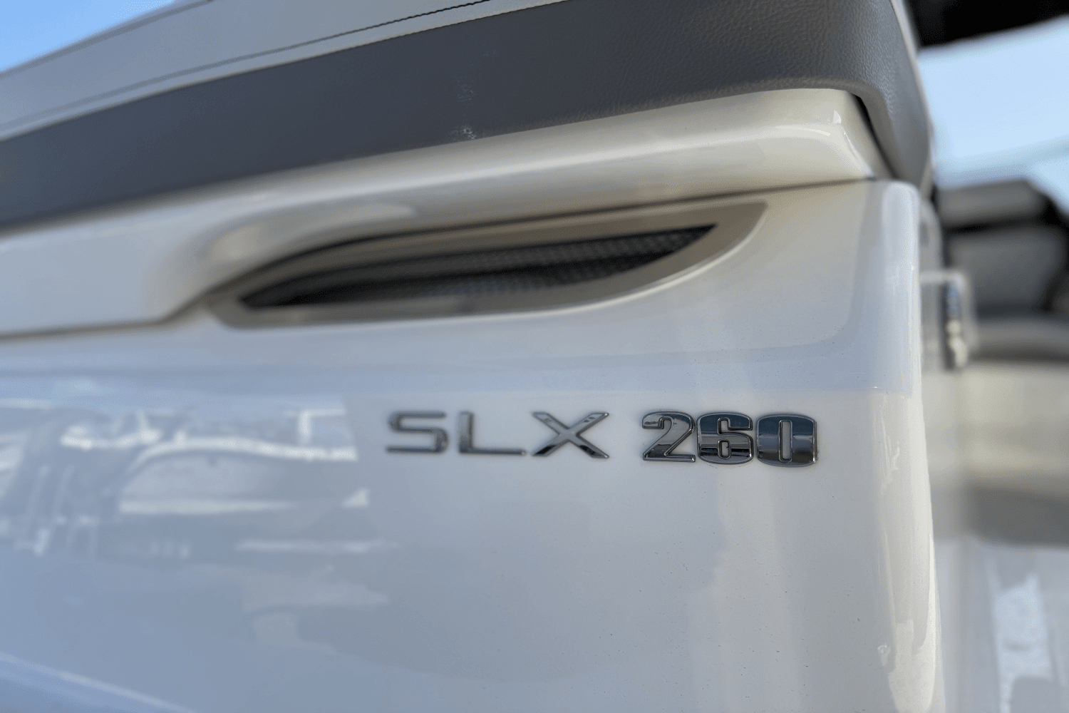 2025 Sea Ray SLX 260 Outboard Image Thumbnail #4