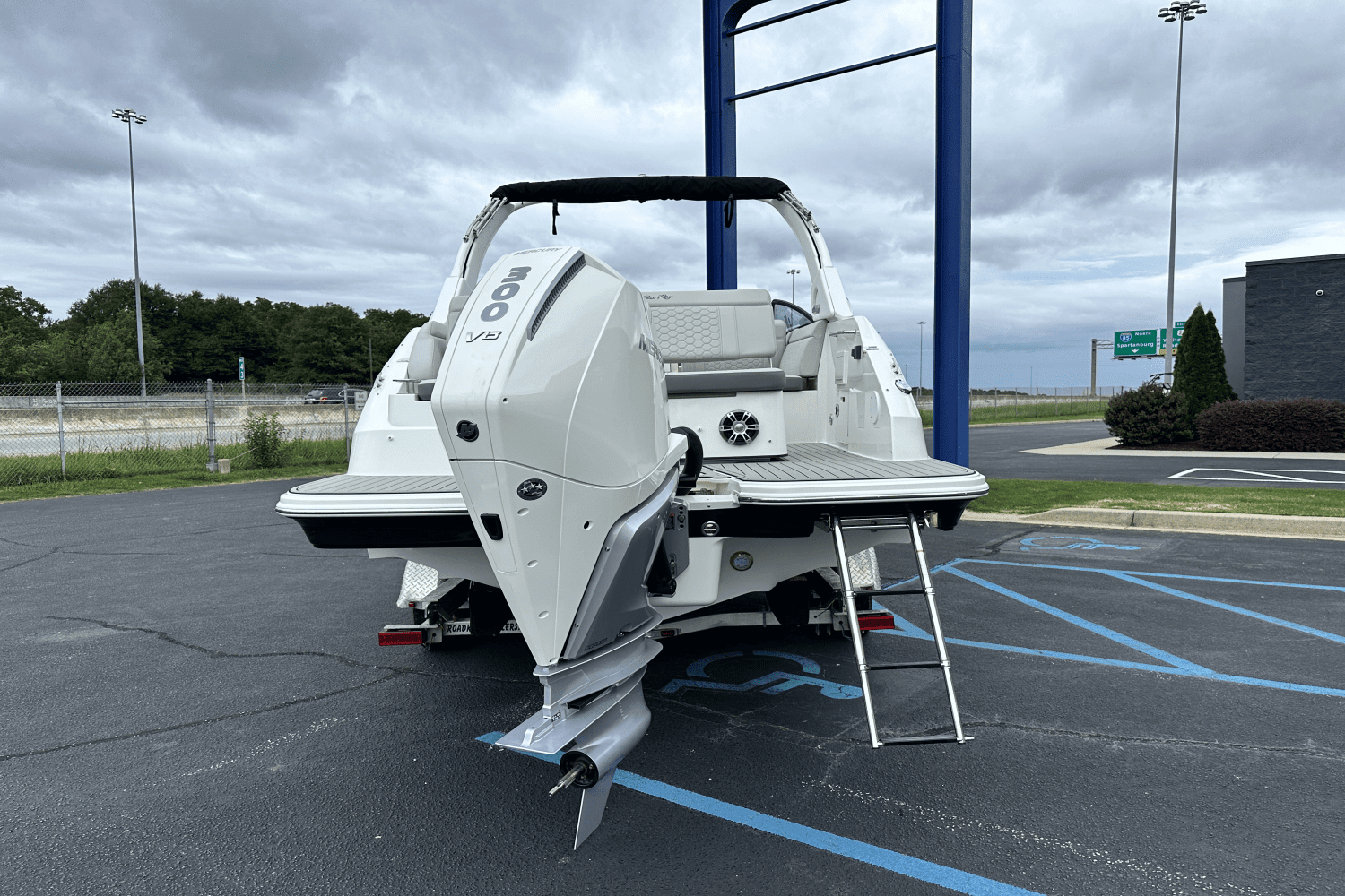 Thumbnail 2 for 2025 Sea Ray SDX 250 Outboard