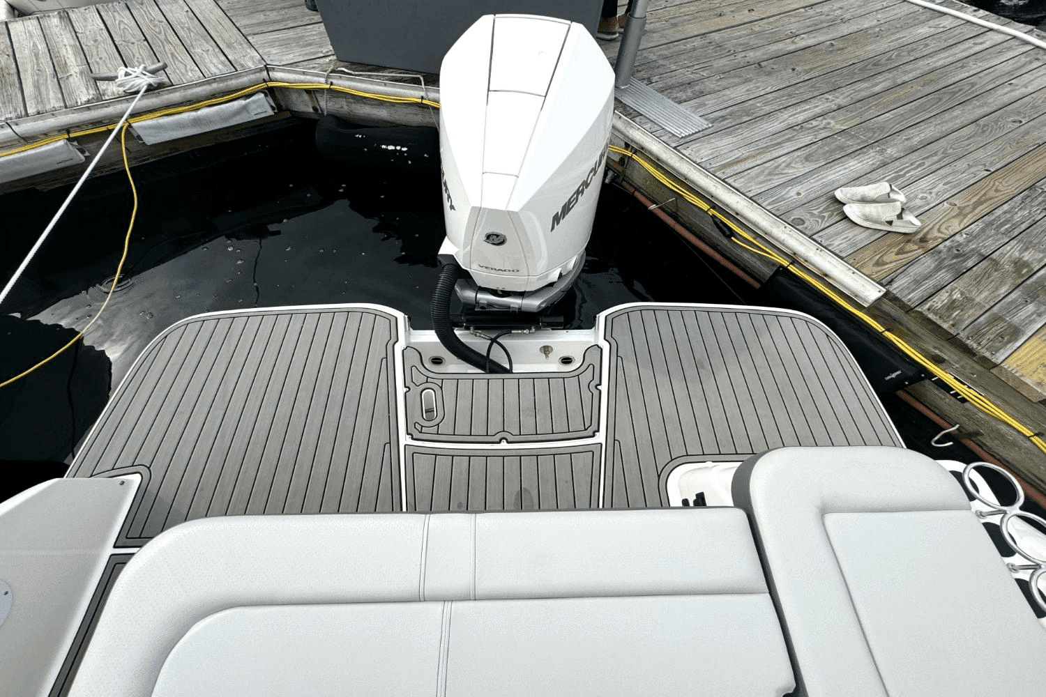 Thumbnail 3 for 2025 Sea Ray SDX 250 Outboard