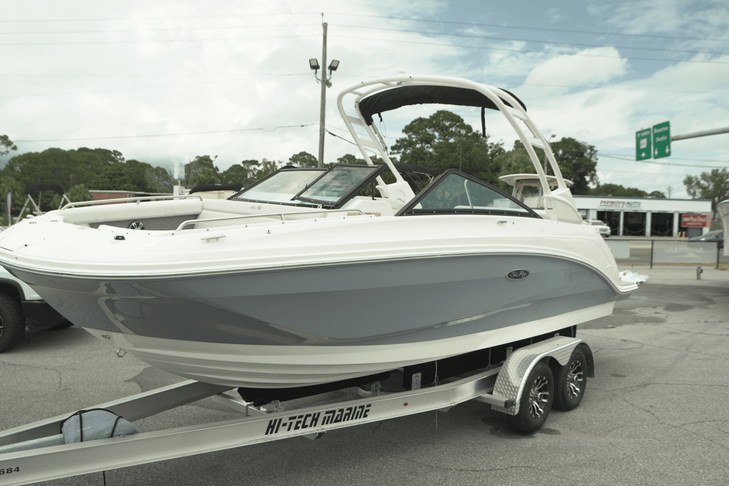 Thumbnail 3 for 2025 Sea Ray SDX 250 Outboard