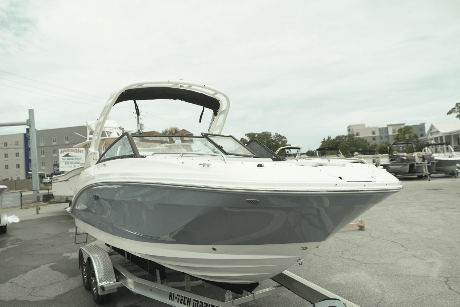 Thumbnail 2 for 2025 Sea Ray SDX 250 Outboard