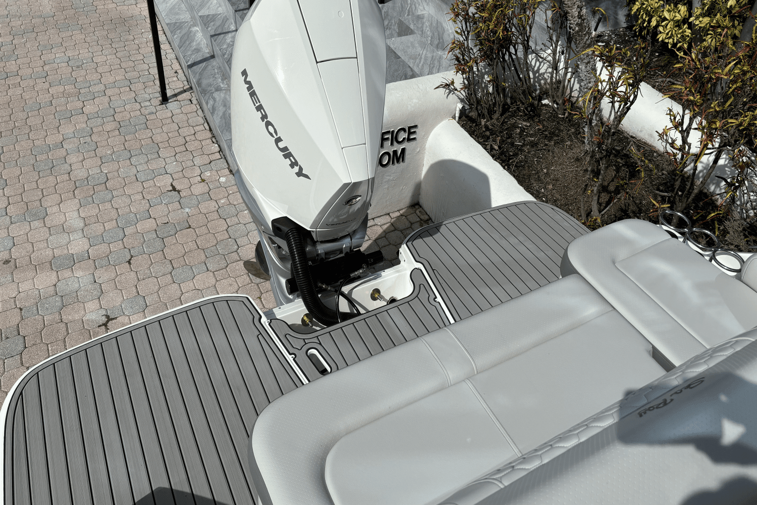 2025 Sea Ray SDX 250 Outboard Image Thumbnail #4