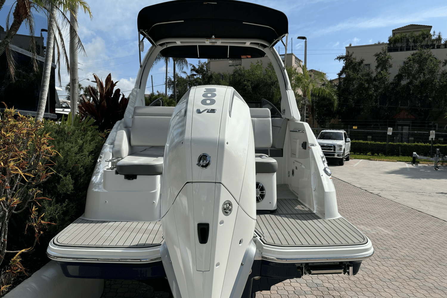 Thumbnail 4 for 2025 Sea Ray SDX 250 Outboard