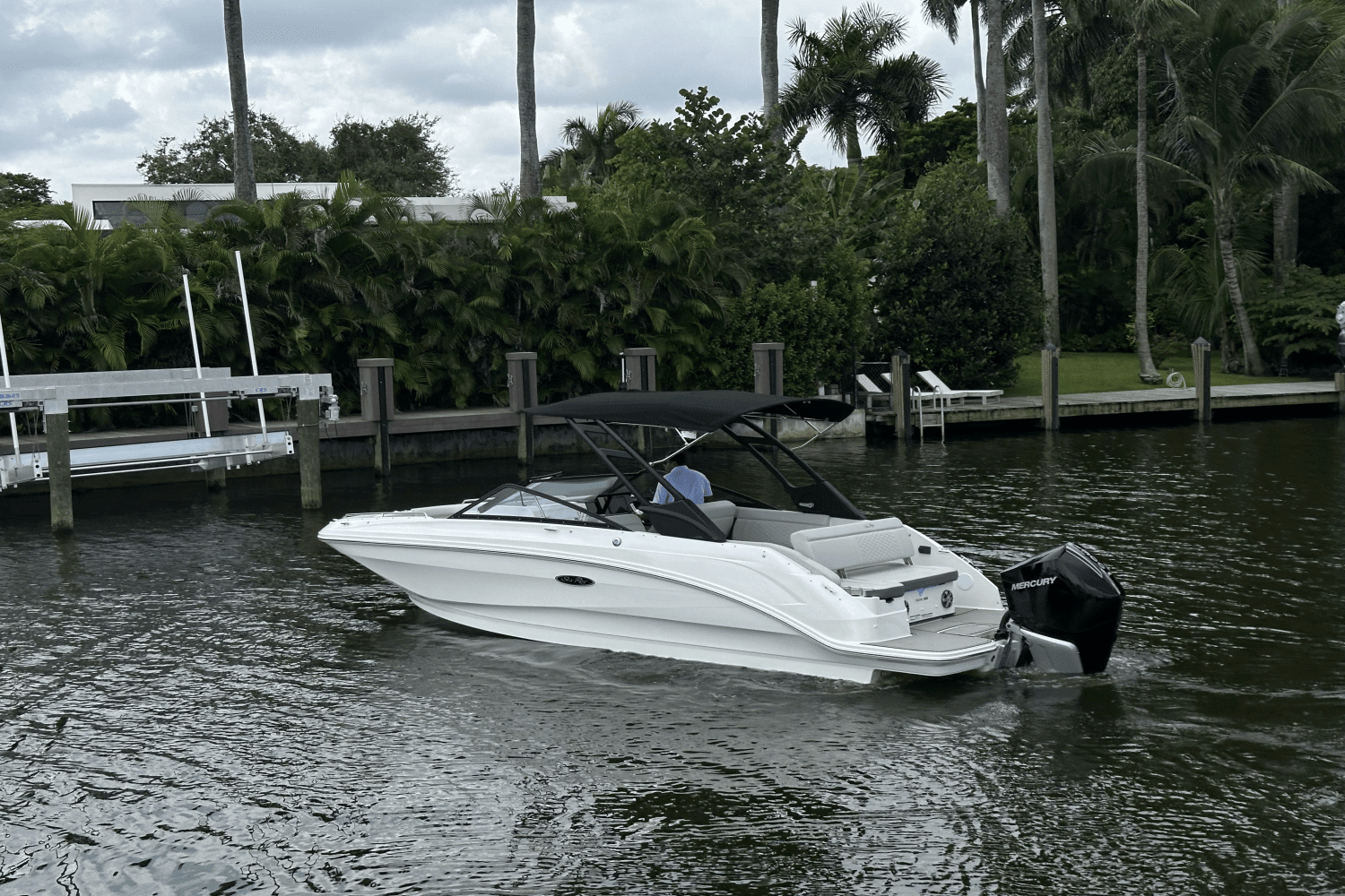 Thumbnail 3 for 2025 Sea Ray SDX 250 Outboard