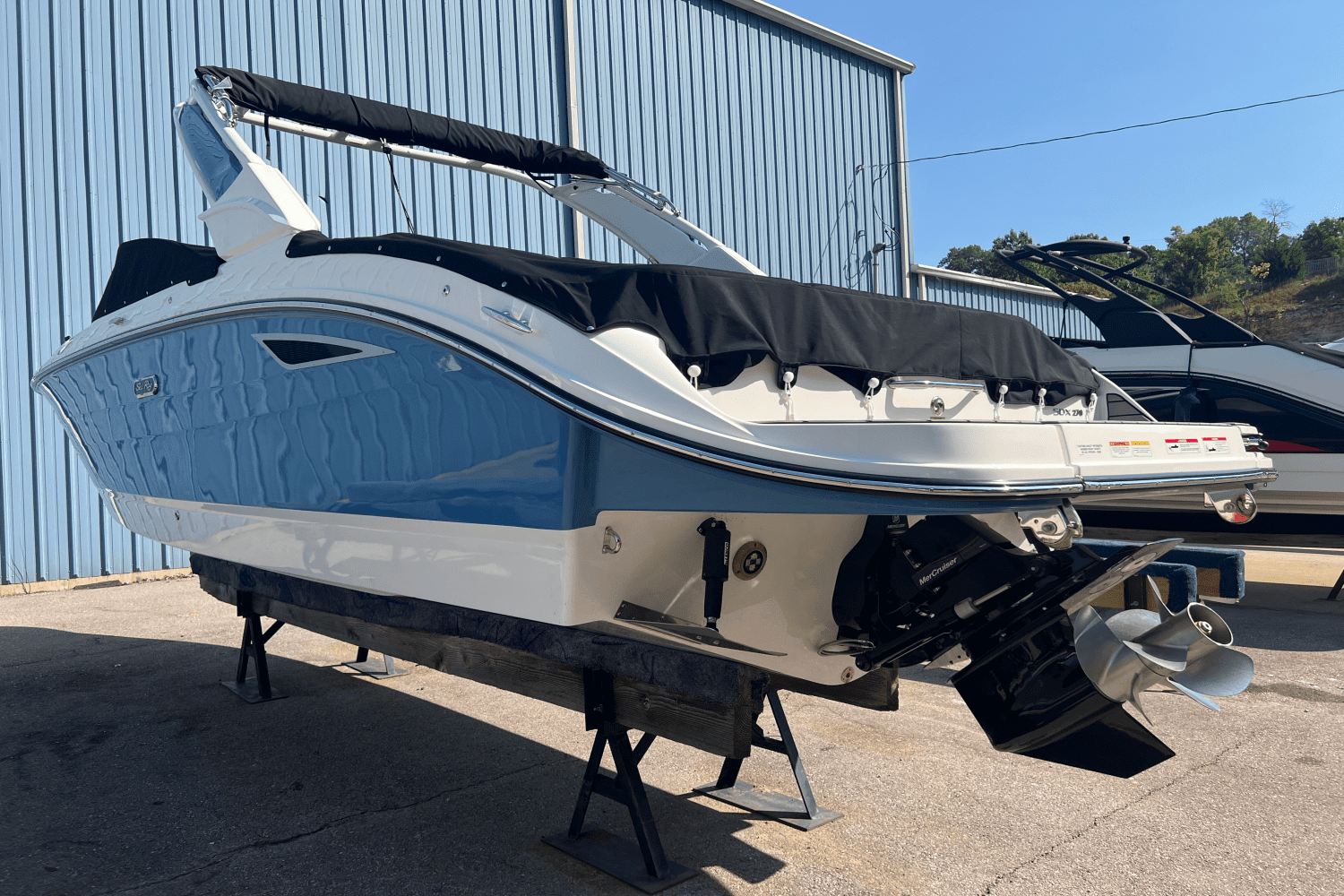 2025 Sea Ray SDX 270 Image Thumbnail #2