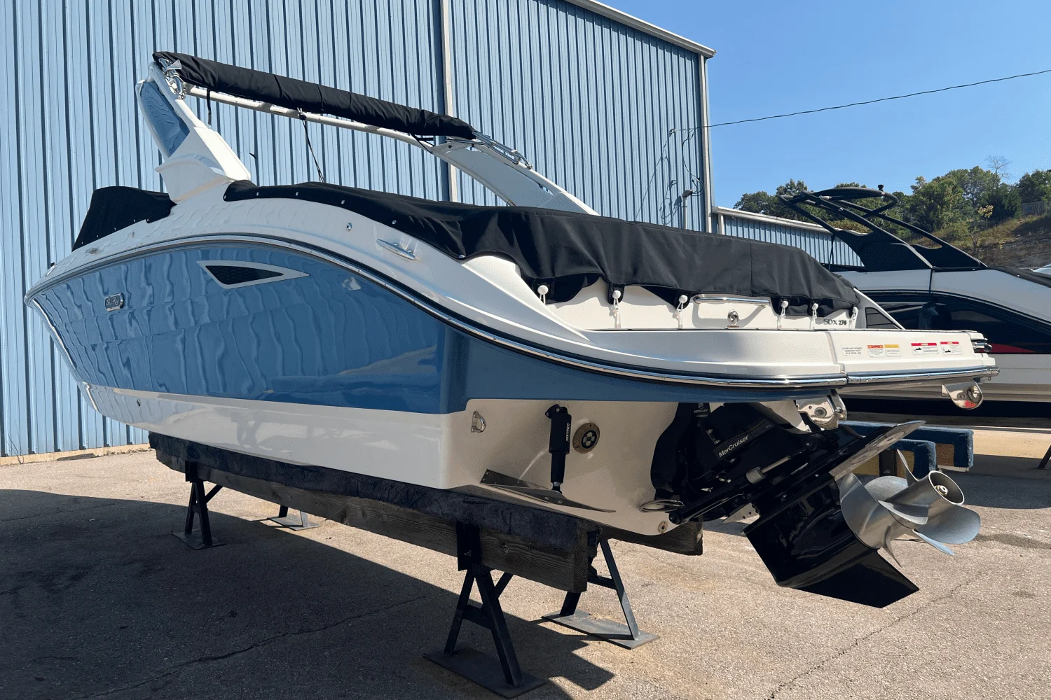 2025 Sea Ray SDX 270 Image Thumbnail #2