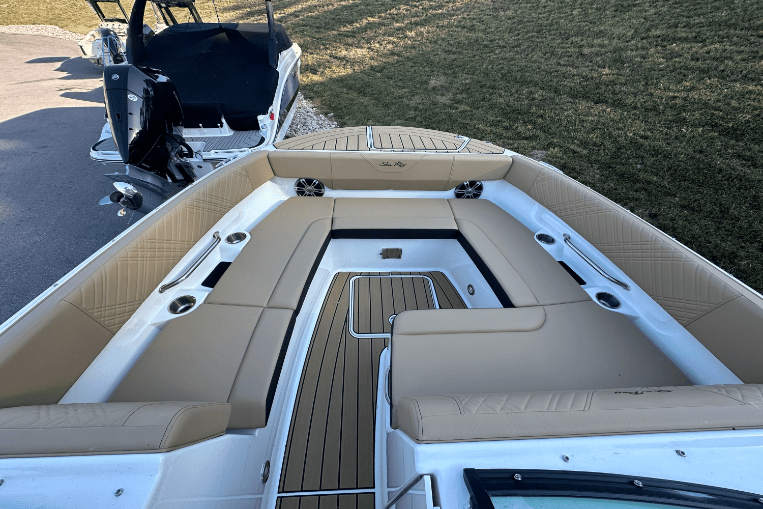 2025 Sea Ray SDX 270 Image Thumbnail #9