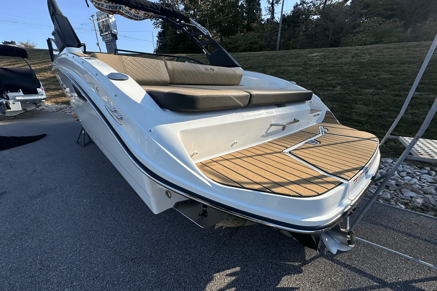 2025 Sea Ray SDX 270 Image Thumbnail #1