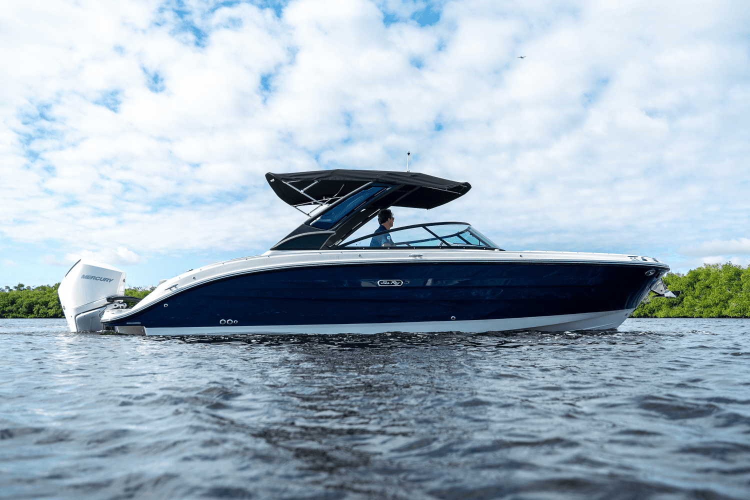 2025 Sea Ray SDX 270 Outboard Image Thumbnail #0