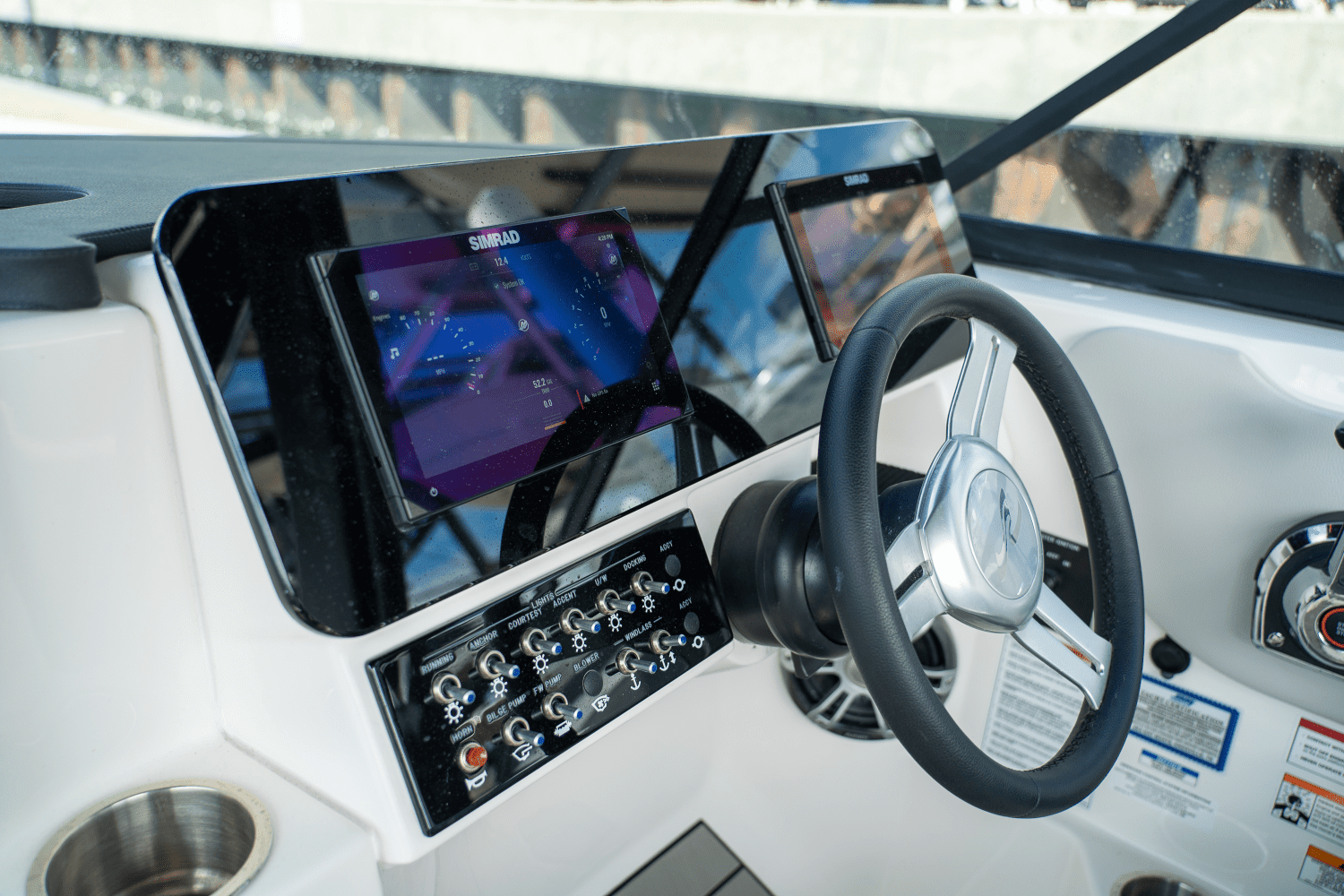 2025 Sea Ray SDX 270 Outboard Image Thumbnail #10