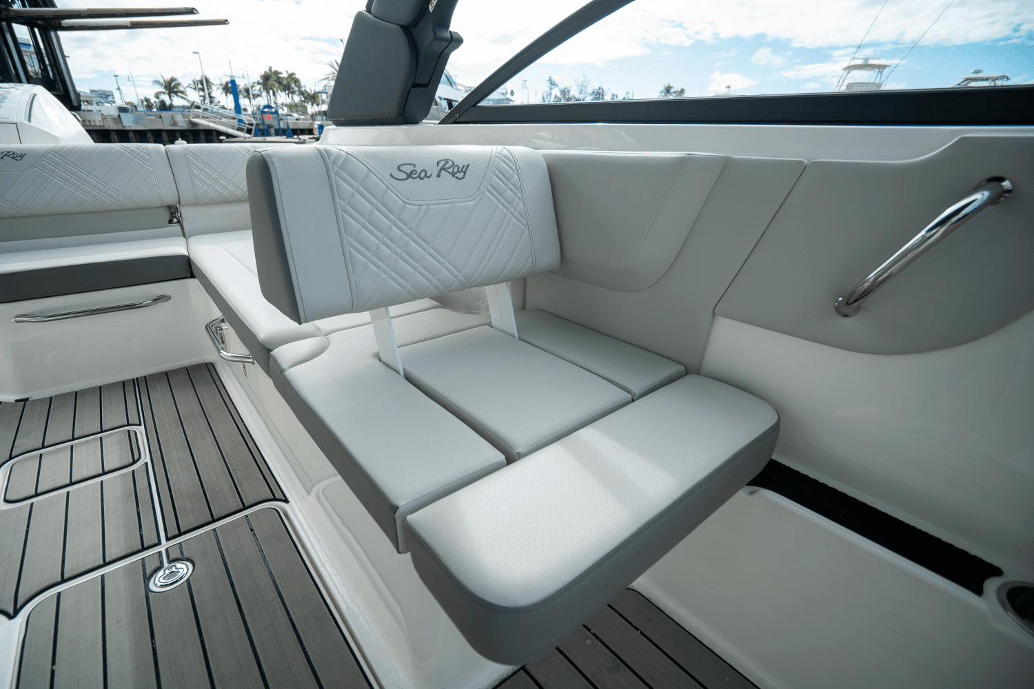 2025 Sea Ray SDX 270 Outboard Image Thumbnail #12