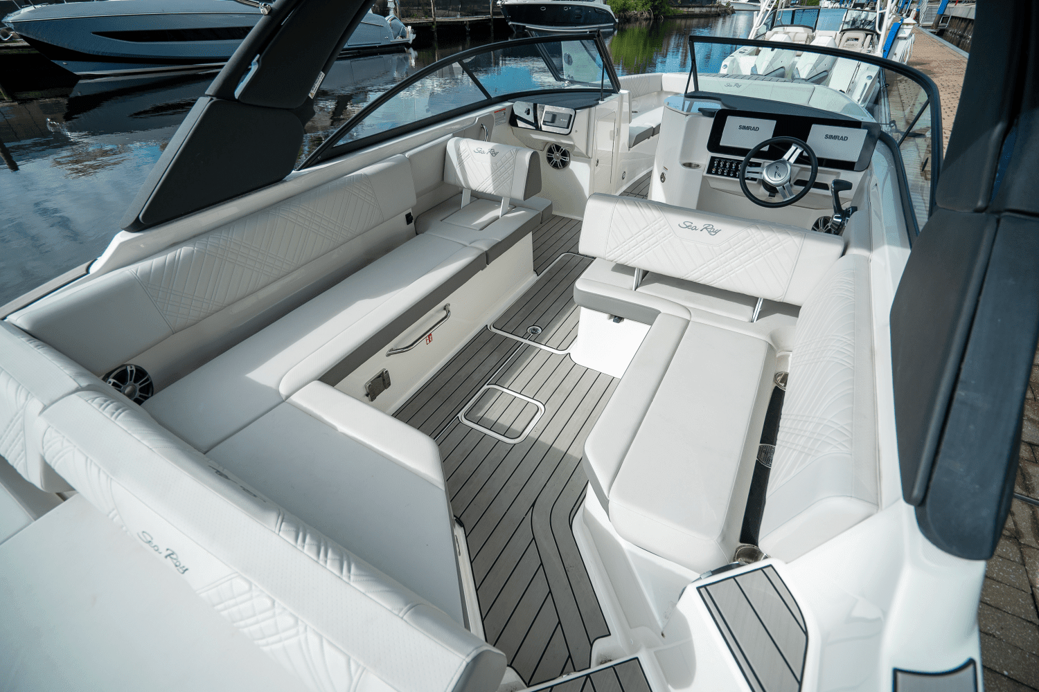 2025 Sea Ray SDX 270 Outboard Image Thumbnail #6