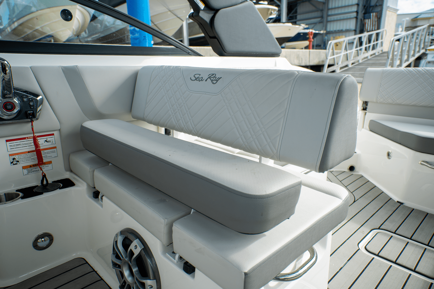 2025 Sea Ray SDX 270 Outboard Image Thumbnail #8