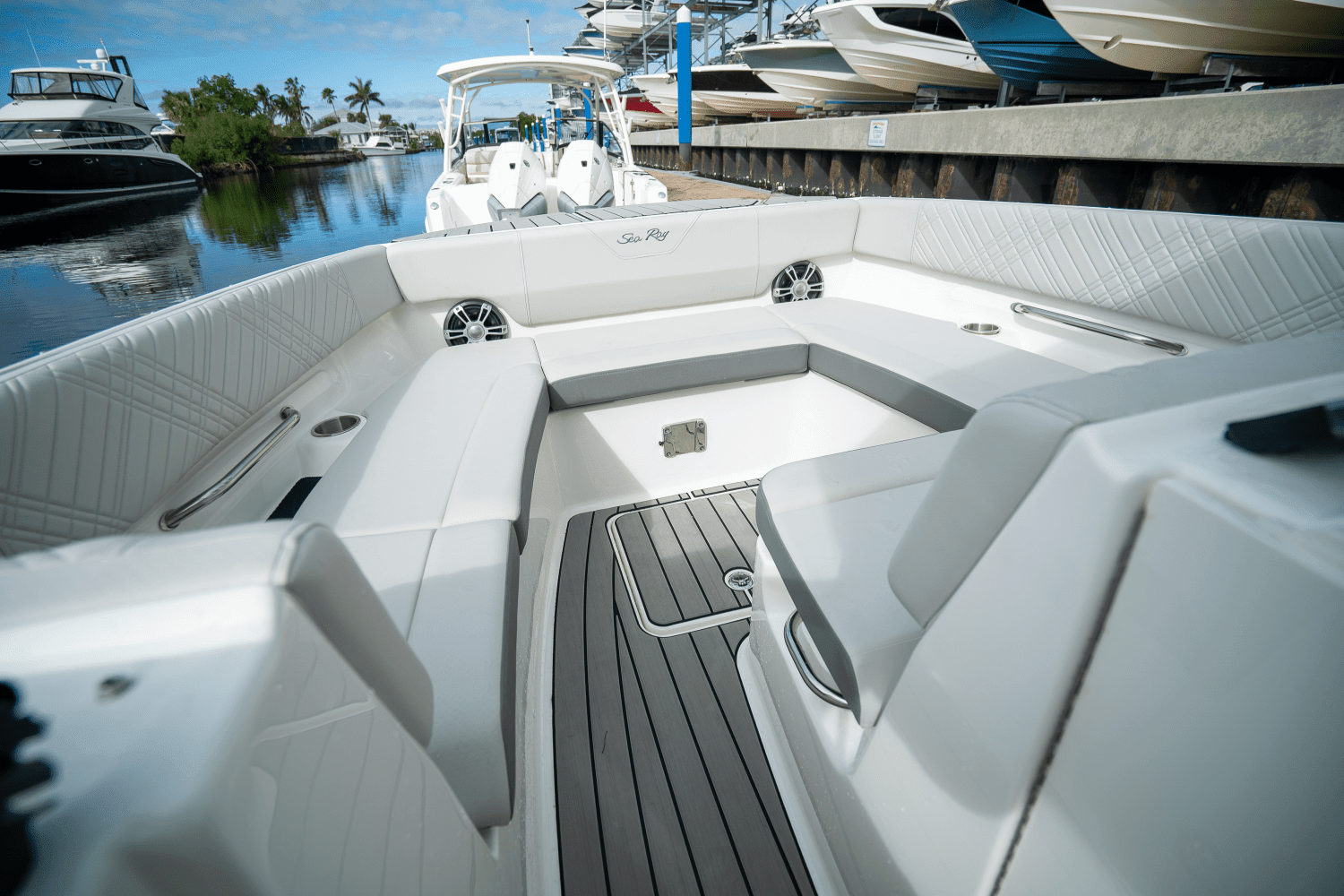 2025 Sea Ray SDX 270 Outboard Image Thumbnail #15