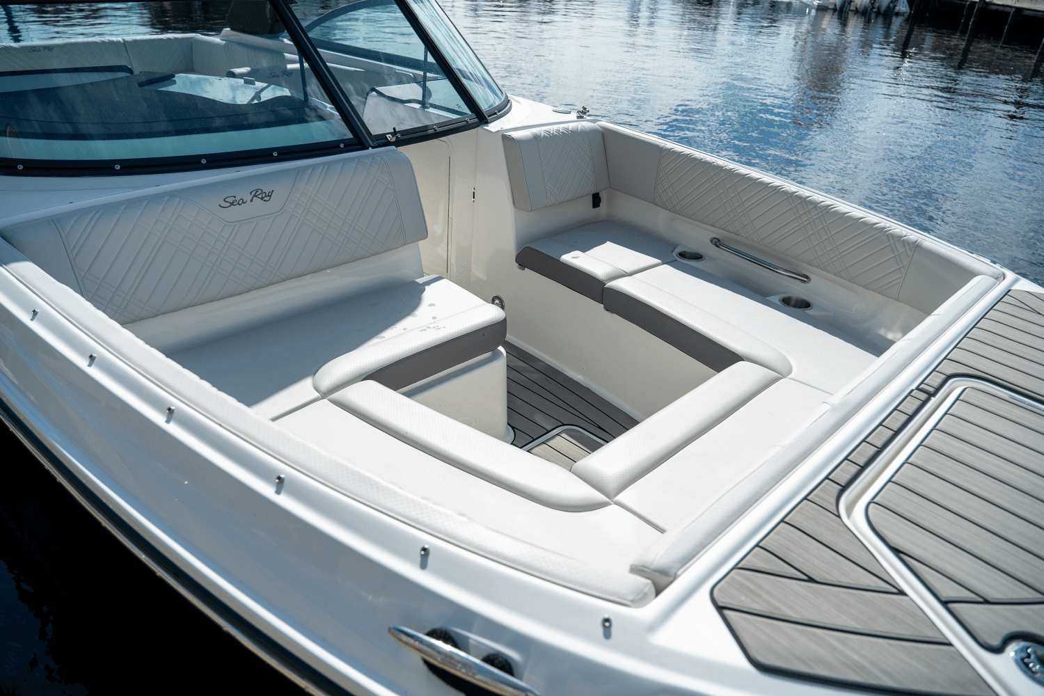 2025 Sea Ray SDX 270 Outboard Image Thumbnail #18