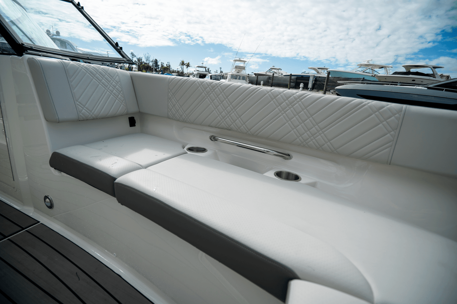 2025 Sea Ray SDX 270 Outboard Image Thumbnail #16