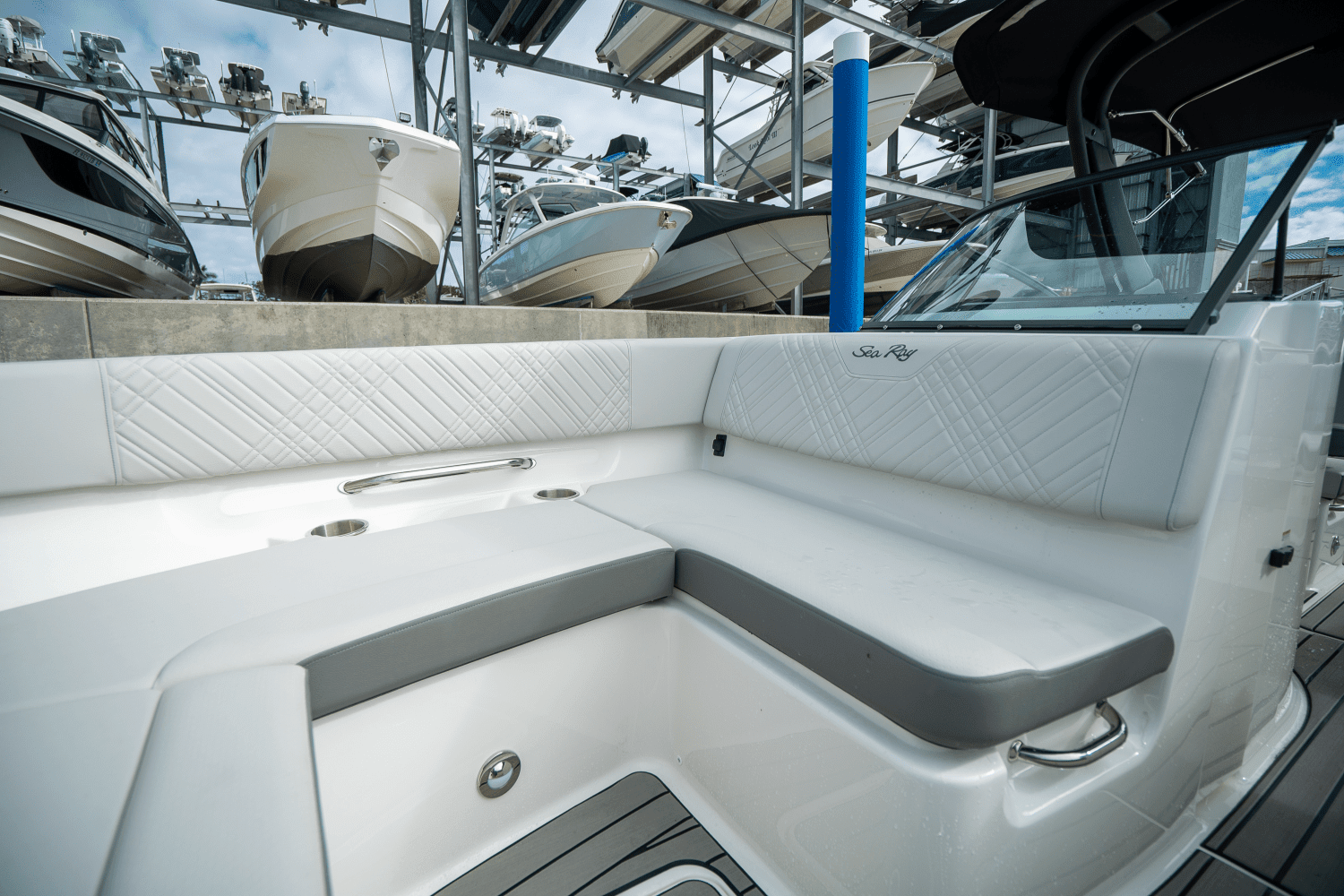 2025 Sea Ray SDX 270 Outboard Image Thumbnail #17