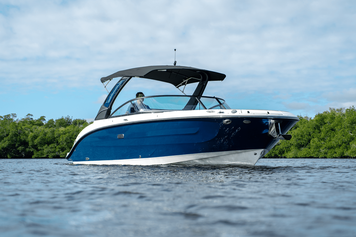 2025 Sea Ray SDX 270 Outboard Image Thumbnail #23