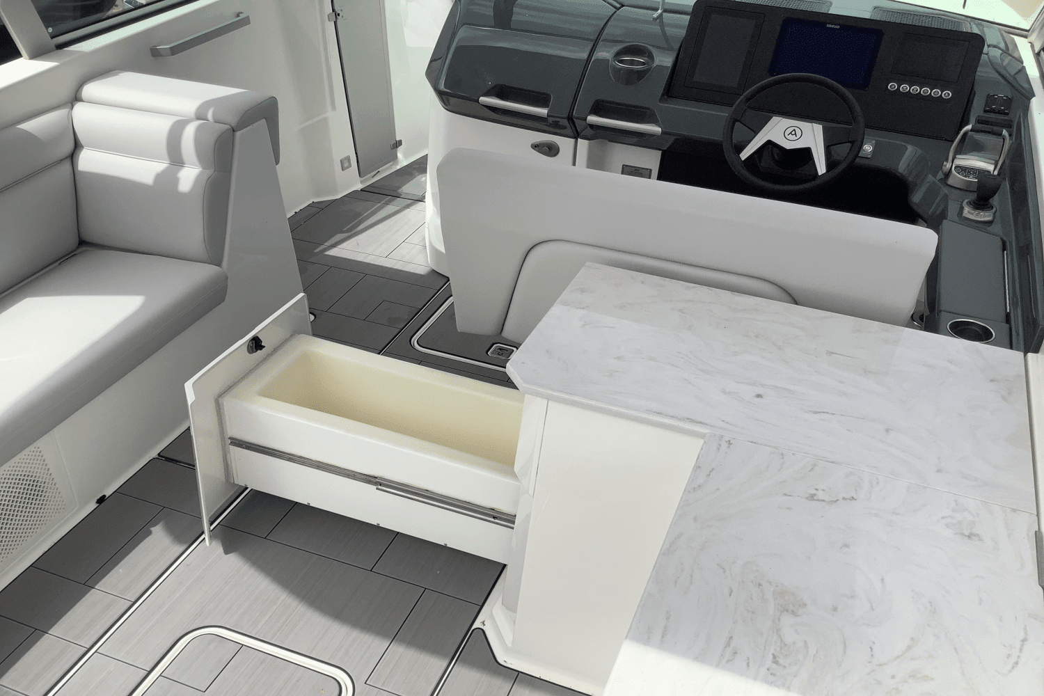 2025 Aviara AV32 Image Thumbnail #16
