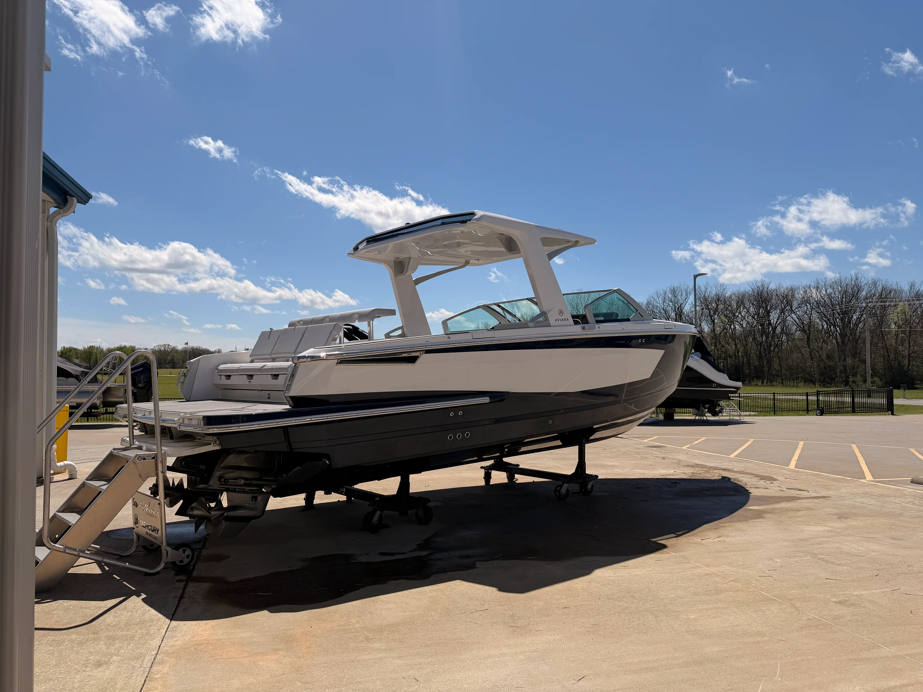 2025 Aviara AV32 Image Thumbnail #3