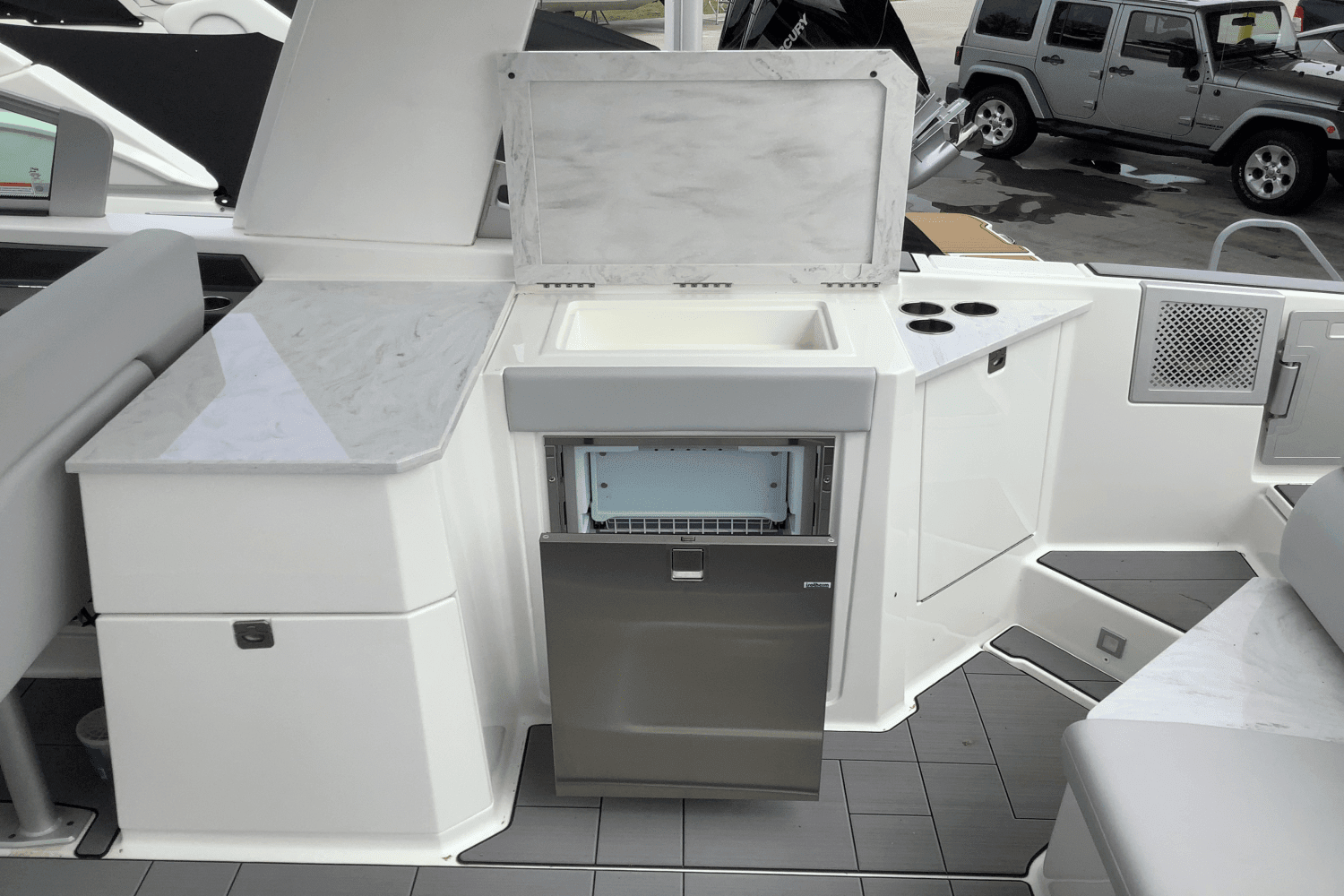 2025 Aviara AV32 Image Thumbnail #12