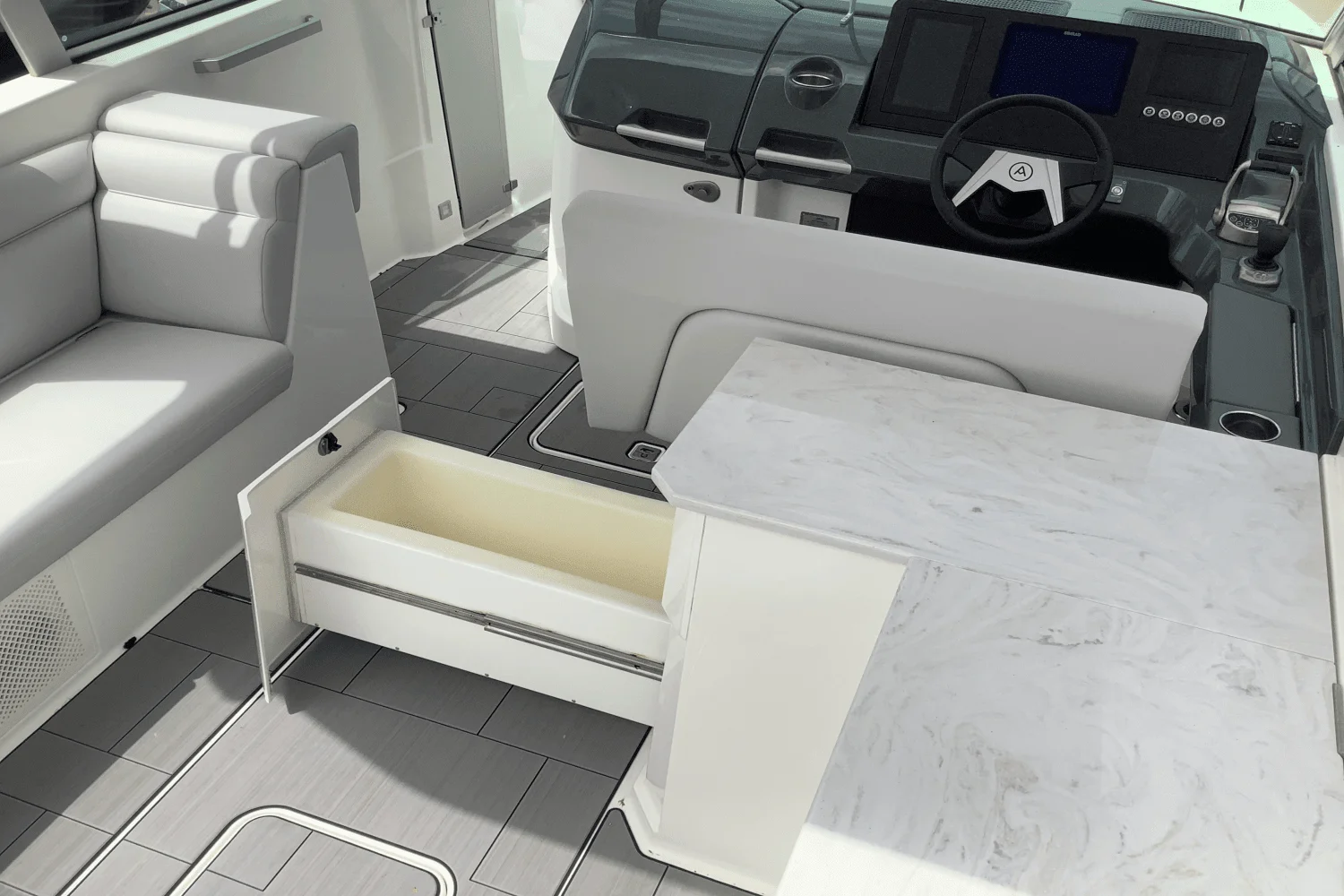 2025 Aviara AV32 Image Thumbnail #14