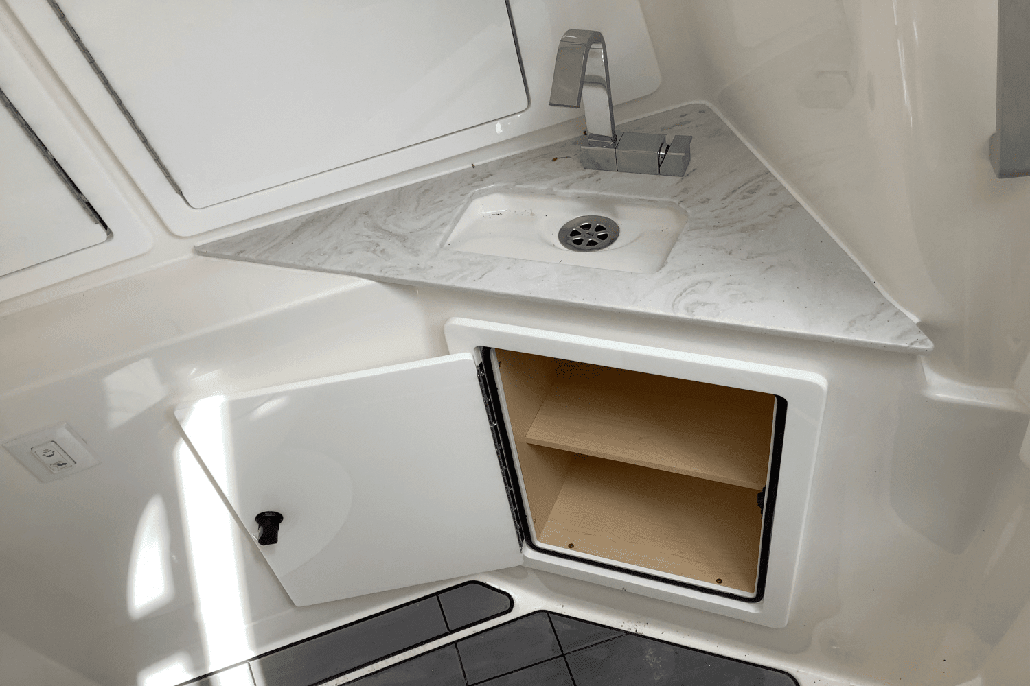 2025 Aviara AV32 Image Thumbnail #27