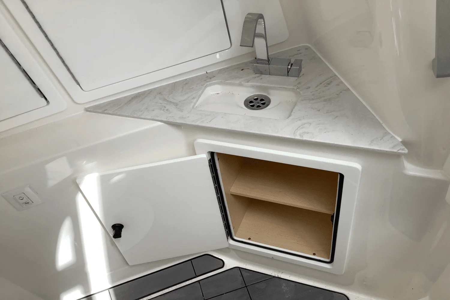 2025 Aviara AV32 Image Thumbnail #27