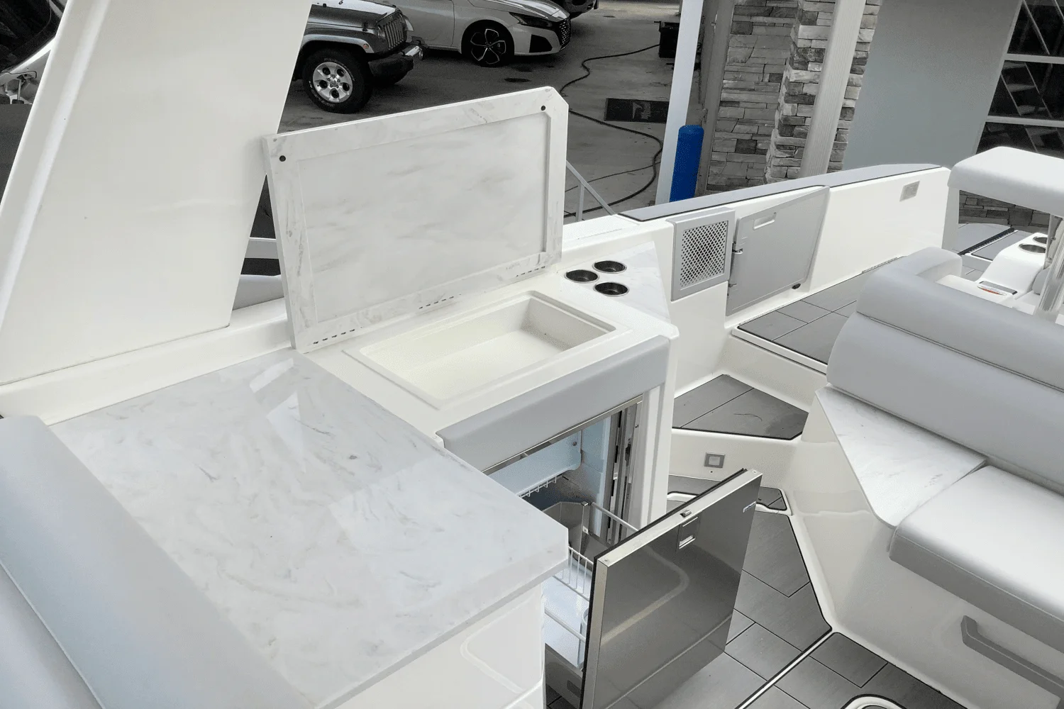 2025 Aviara AV32 Image Thumbnail #12