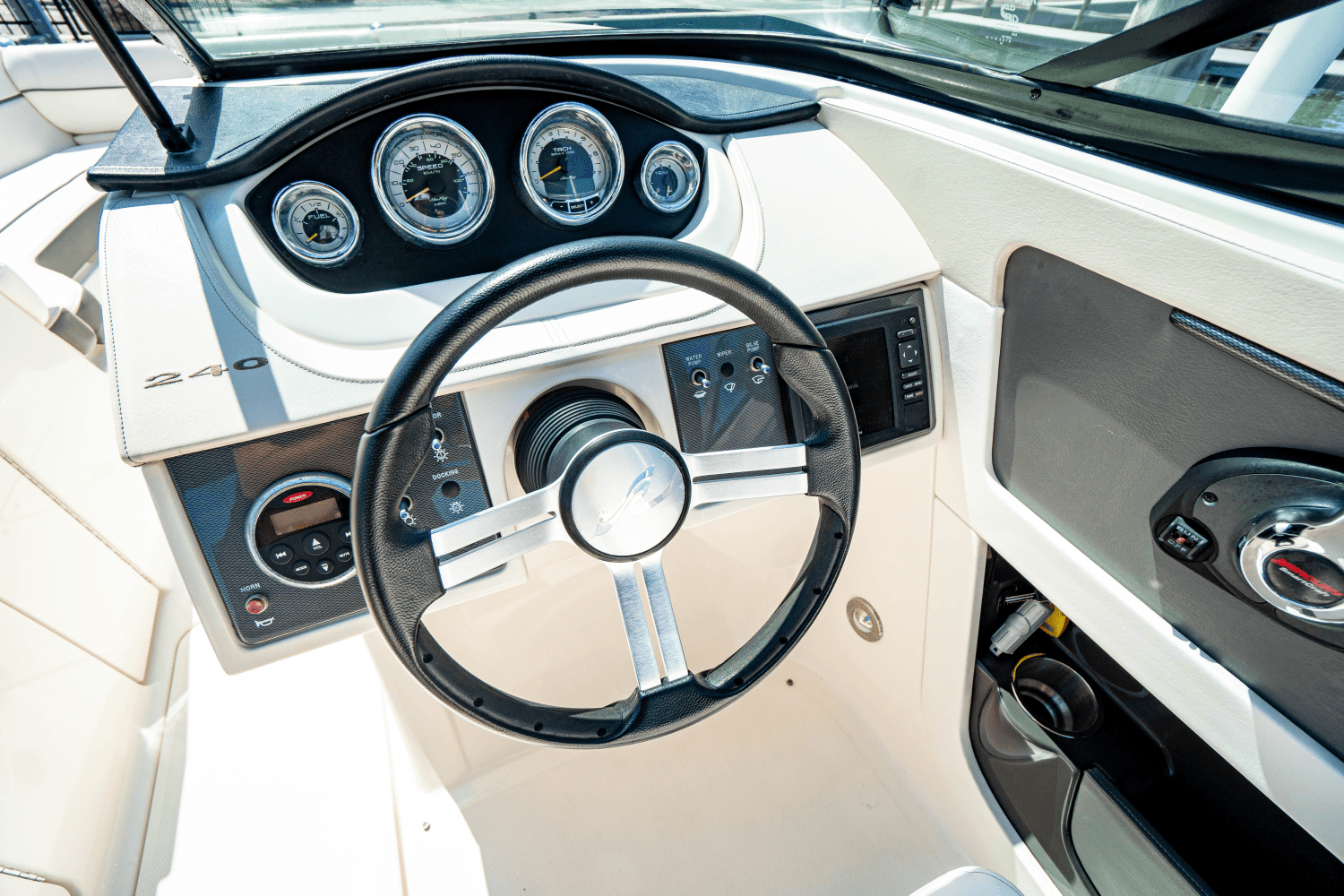 2014 Sea Ray 240 SUNDECK OUTBOARD Image Thumbnail #22
