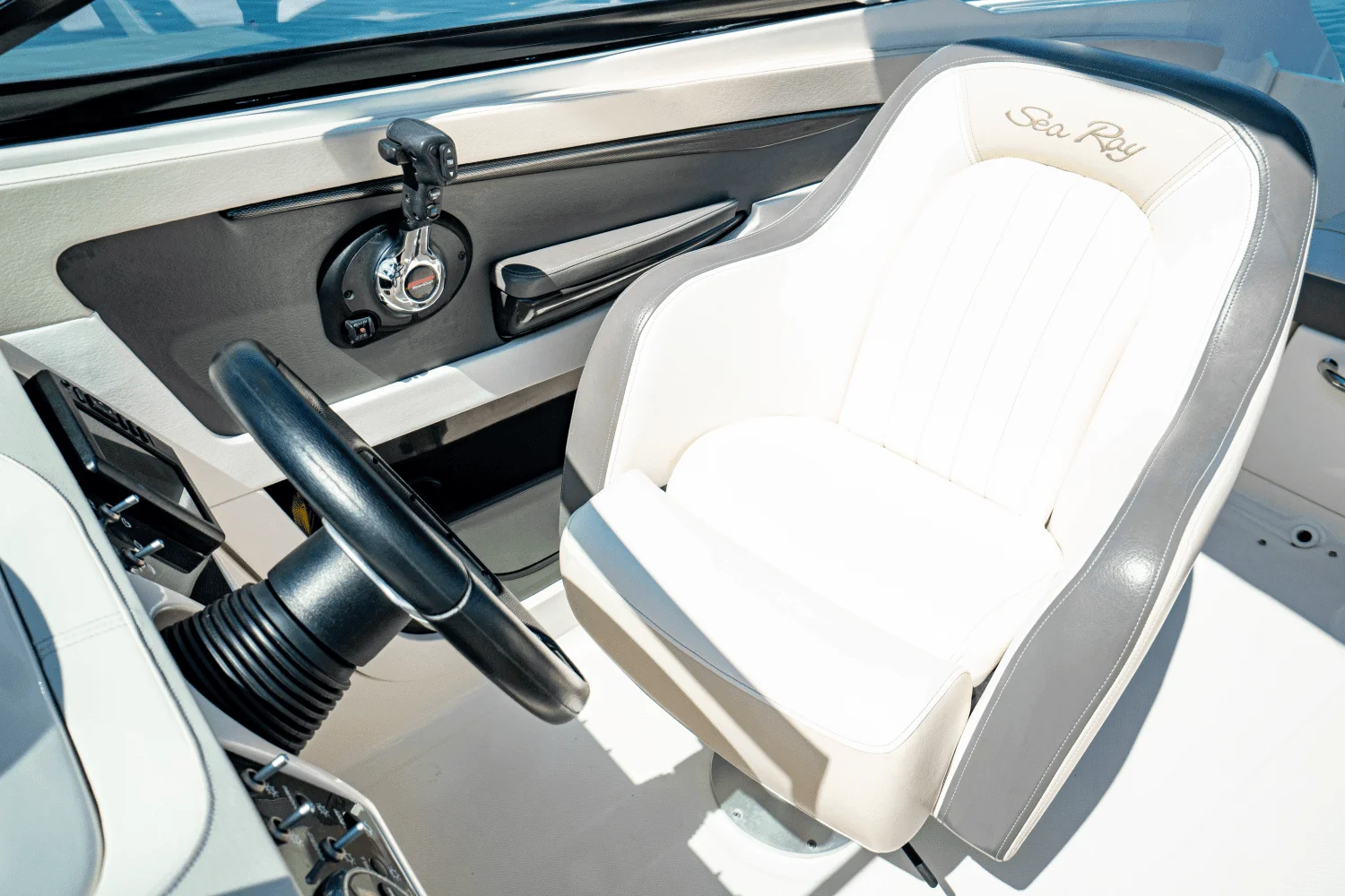 2014 Sea Ray 240 SUNDECK OUTBOARD Image Thumbnail #15