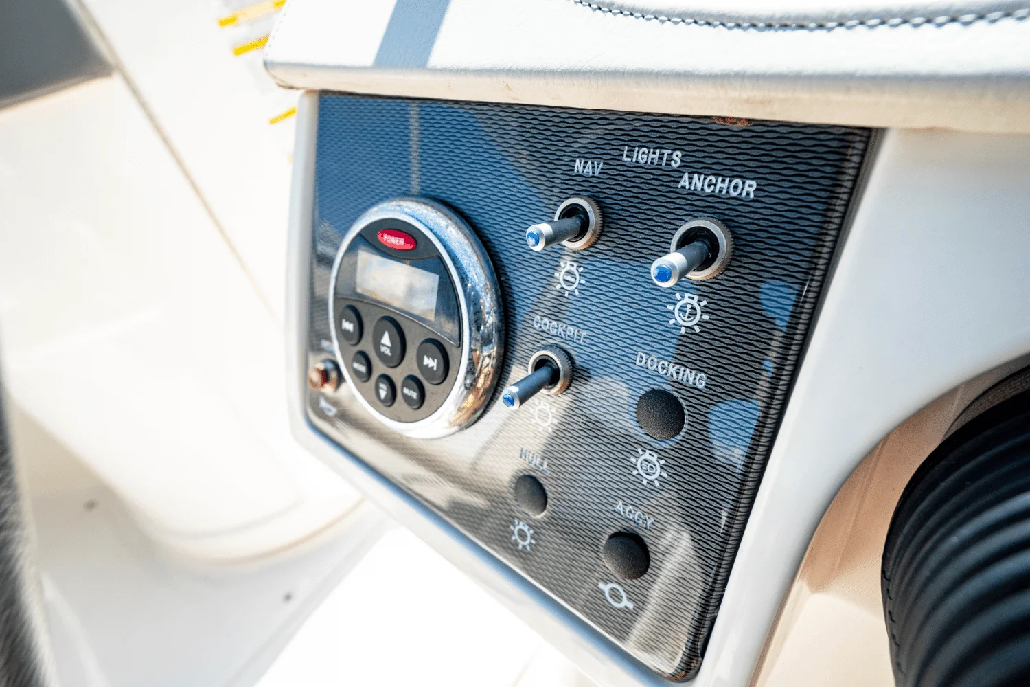 2014 Sea Ray 240 SUNDECK OUTBOARD Image Thumbnail #10