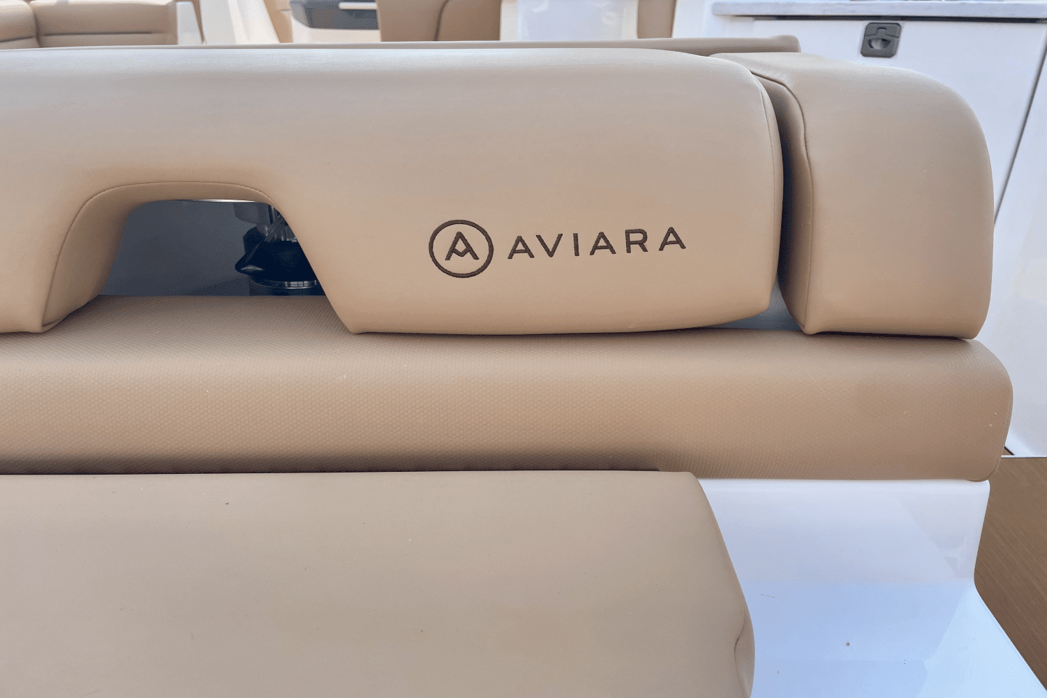 2025 Aviara AV32 Outboard Image Thumbnail #8