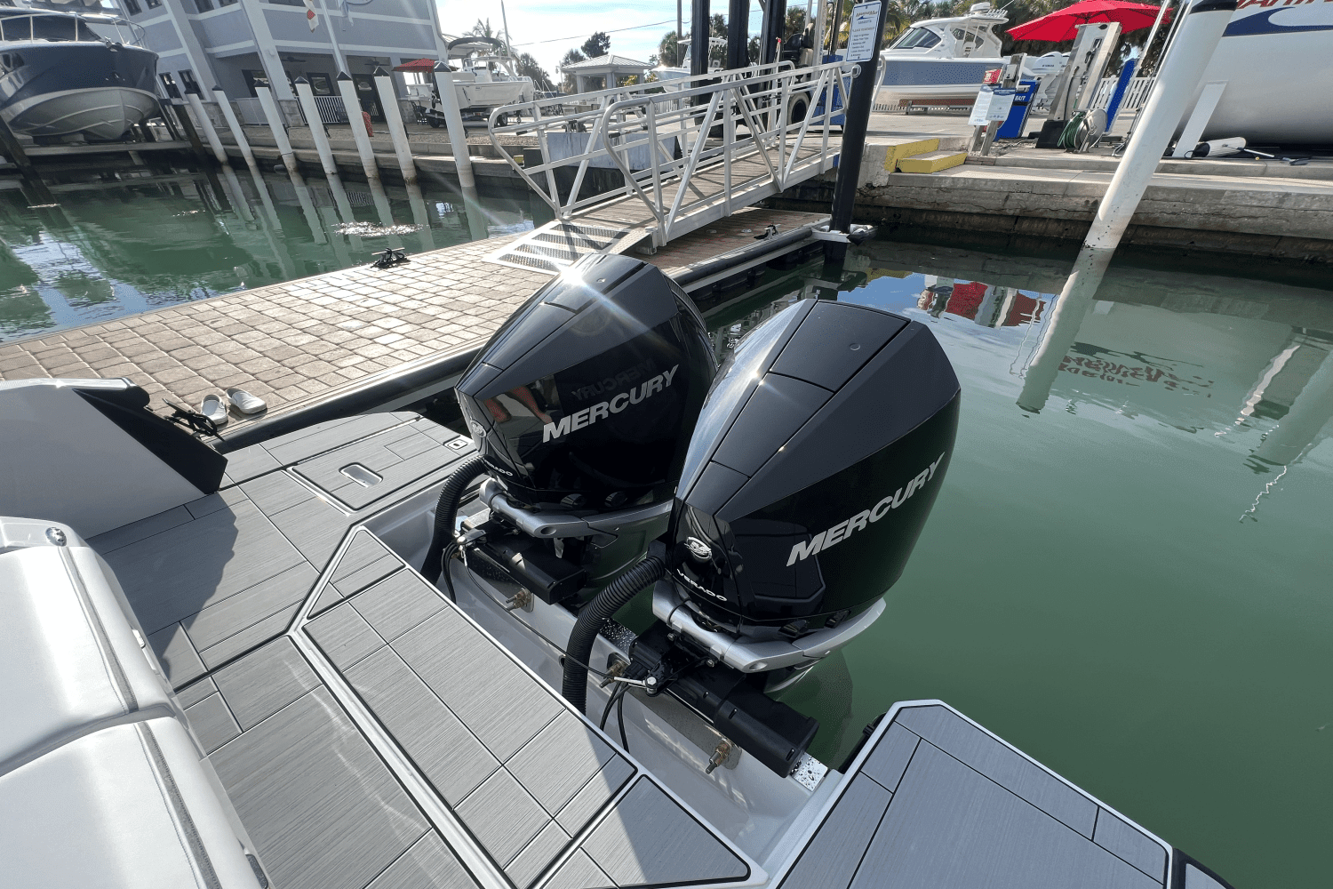 2025 Aviara AV32 Outboard Image Thumbnail #5