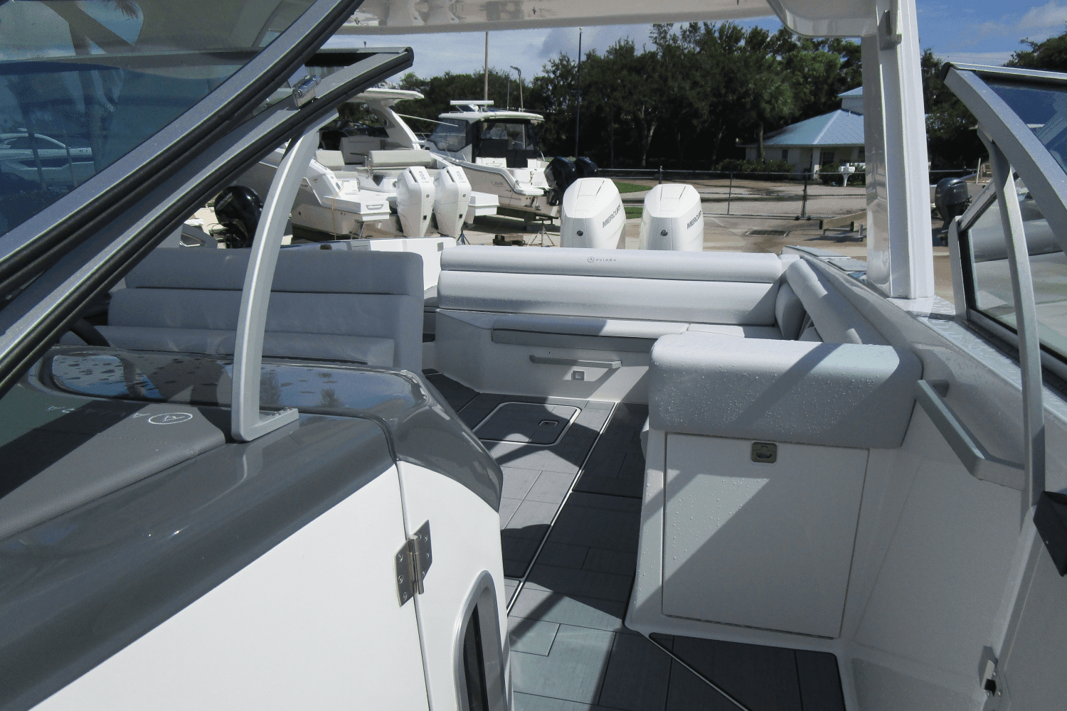 2025 Aviara AV32 Outboard Image Thumbnail #18