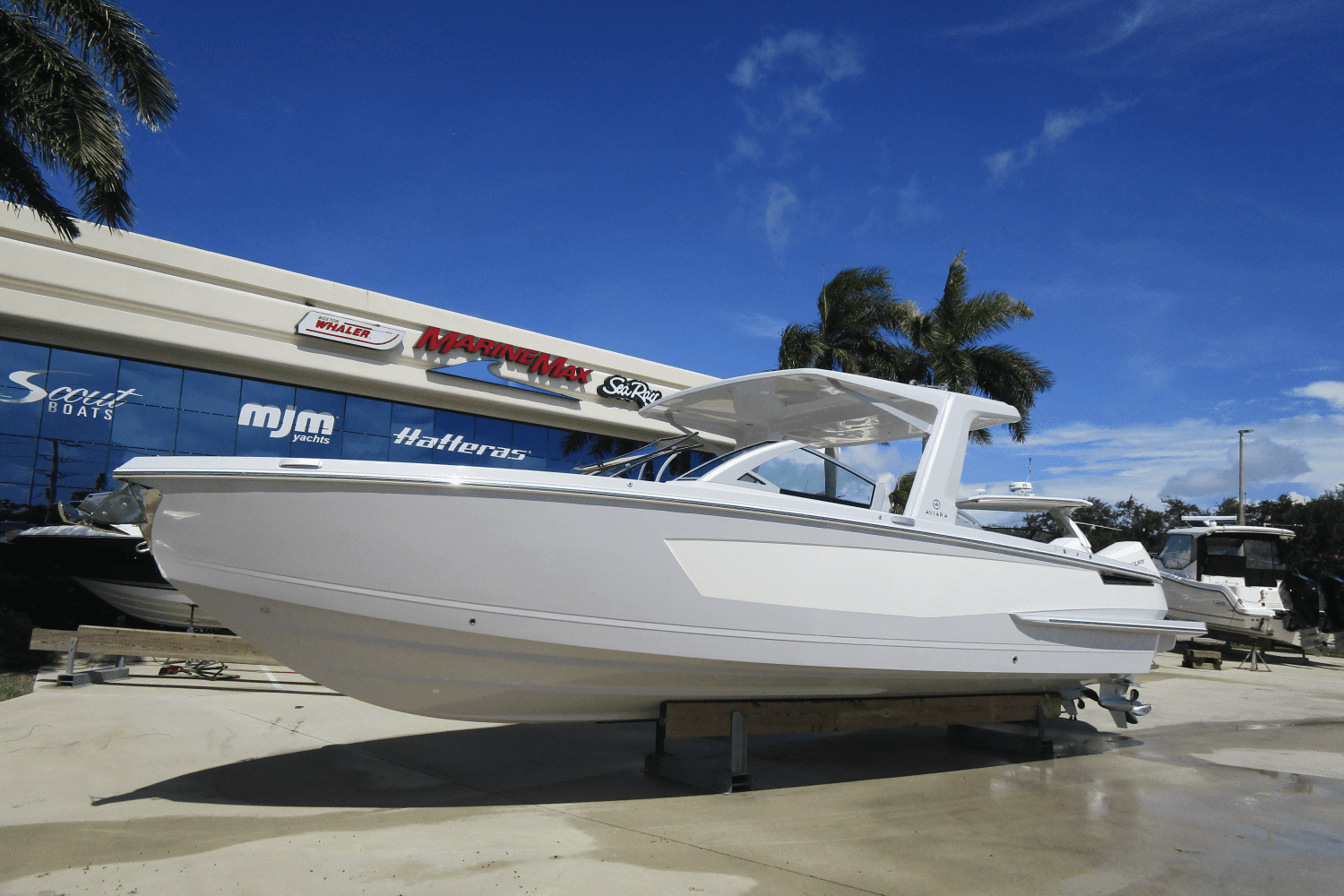 2025 Aviara AV32 Outboard Image Thumbnail #25