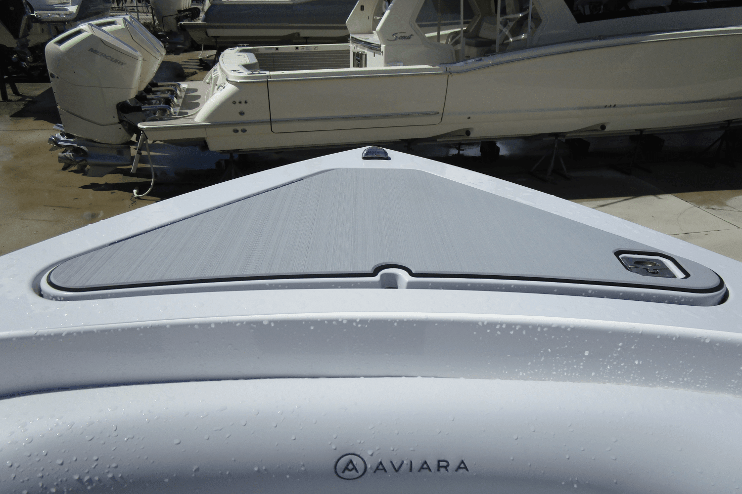 2025 Aviara AV32 Outboard Image Thumbnail #11