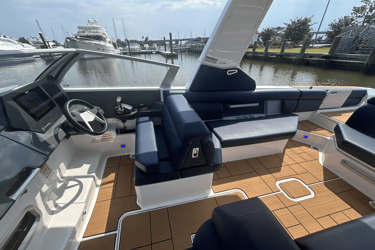 2025 Aviara AV28 Outboard Image Thumbnail #32