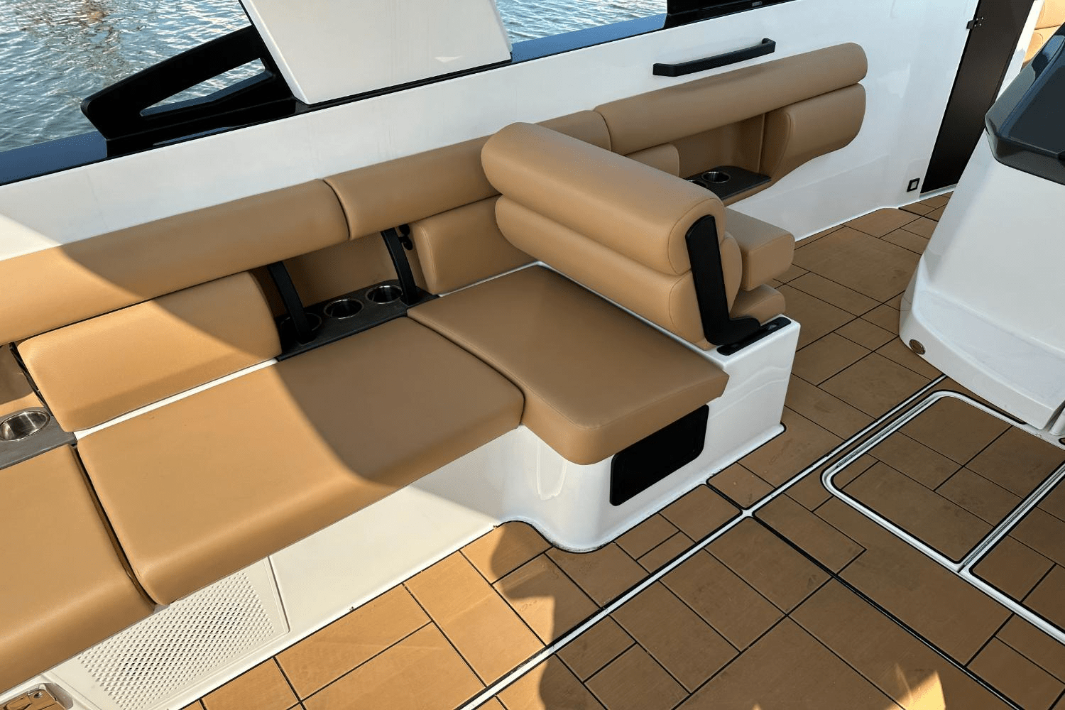 2024 Aviara AV36 Outboard Image Thumbnail #34