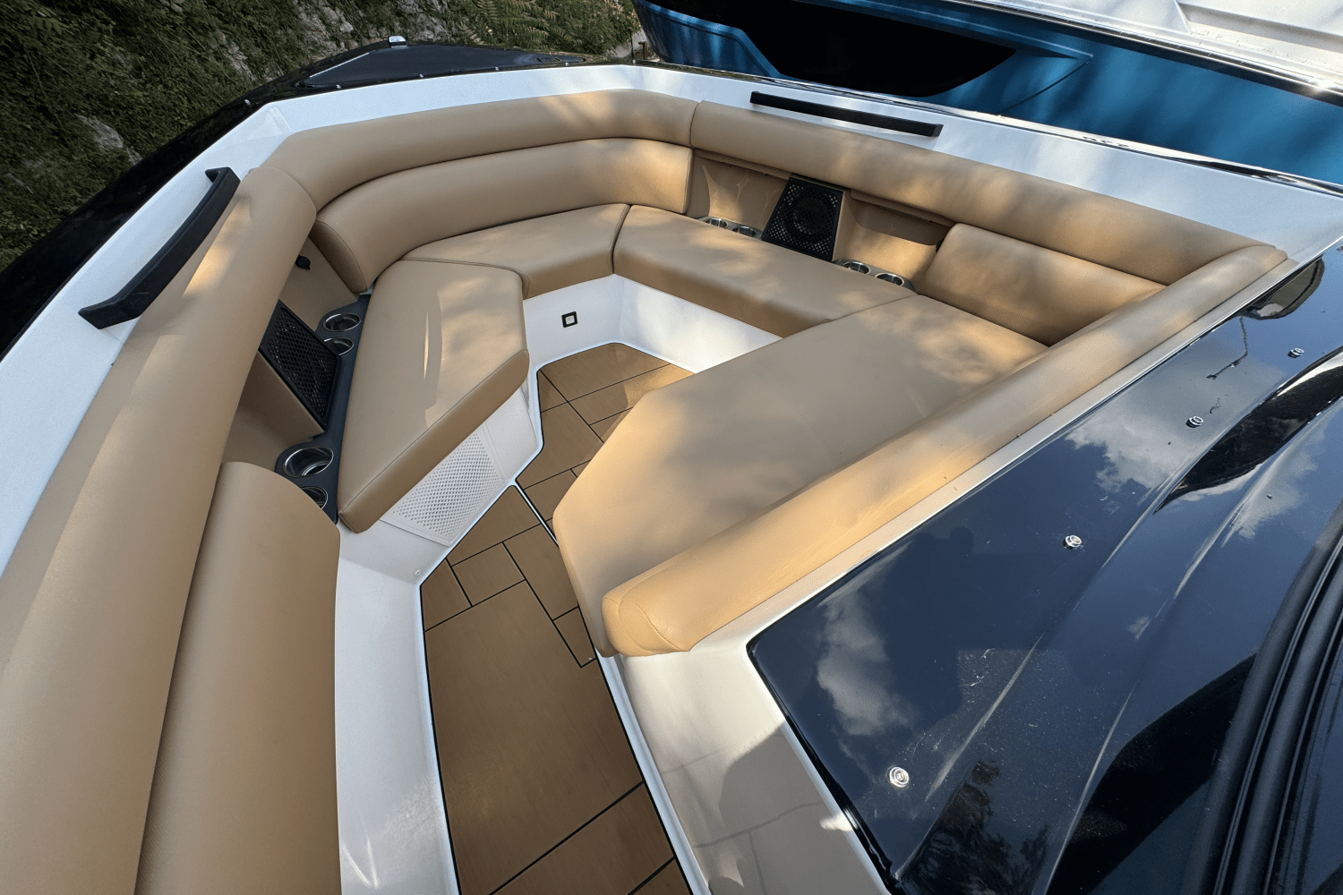 2024 Aviara AV36 Outboard Image Thumbnail #8