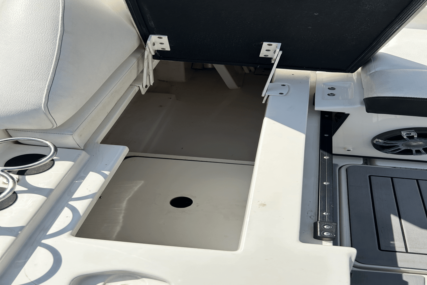 2019 Sea Ray 250 SDX OUTBOARD Image Thumbnail #7