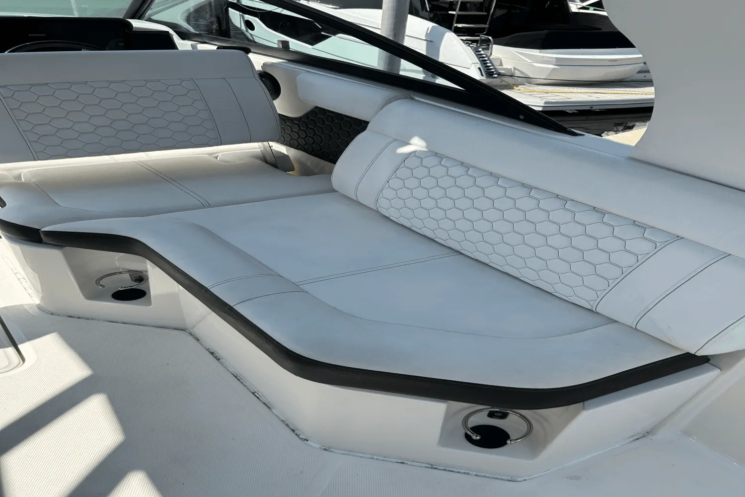 2019 Sea Ray 250 SDX OUTBOARD Image Thumbnail #20