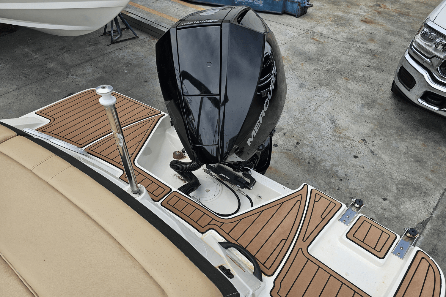 2019 Sea Ray 210 SPX OB Image Thumbnail #7